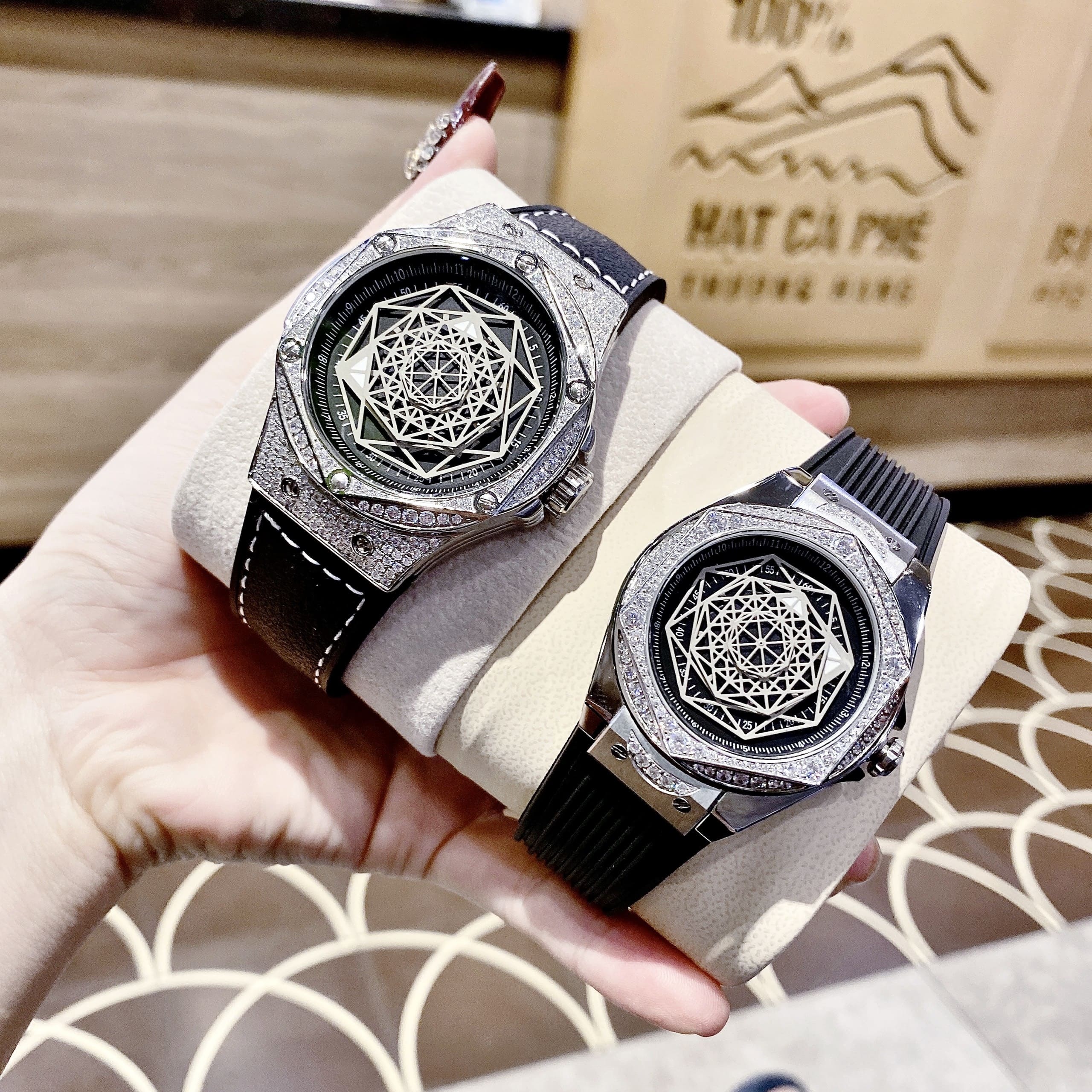 Đồng Hồ Hanboro Mặt Vũ Trụ |Cặp Đôi |Trắng Silver |Dây Cao Su Đen | Size 36x42mm |donghogiatot.vn