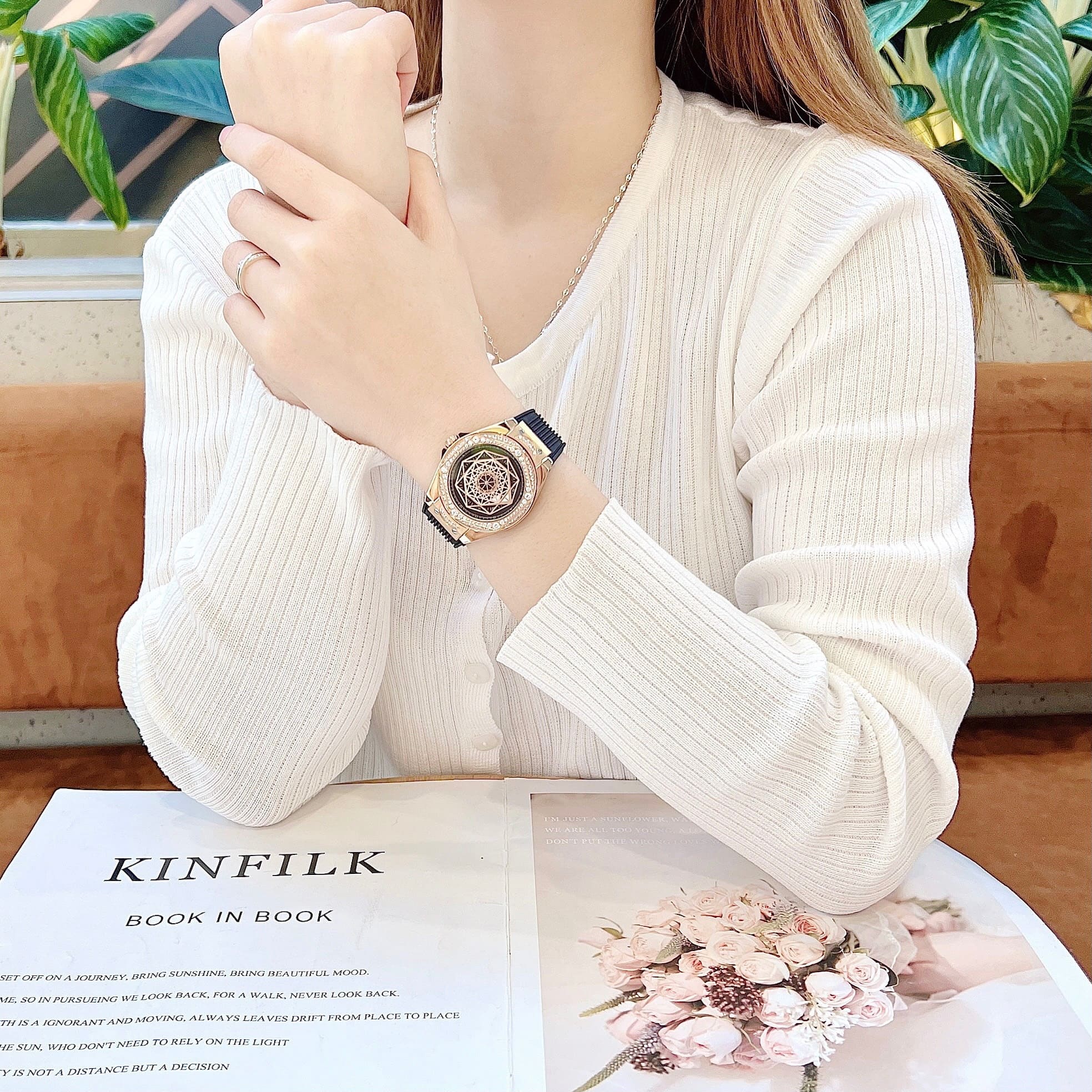 Đồng Hồ Hanboro Mặt Vũ Trụ |Nữ Giới |Rose Gold |Dây Cao Su |Máy Pin (Quartz) |Size 36mm [donghogiatot.vn]