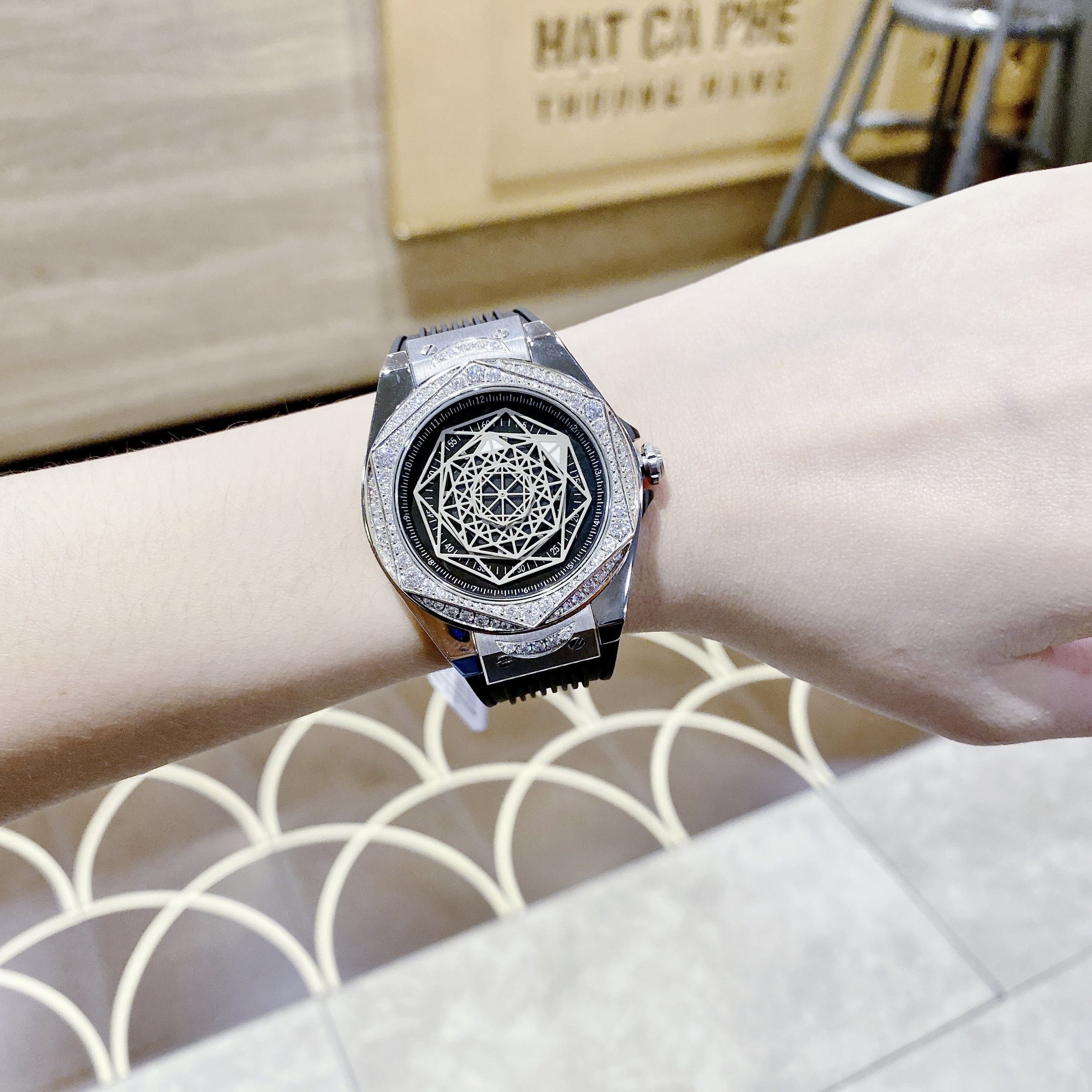 Đồng Hồ Hanboro Mặt Vũ Trụ |Nữ Giới |Silver |Dây Cao Su Đen |Máy Pin (Quartz) |Size 36mm [donghogiatot.vn]