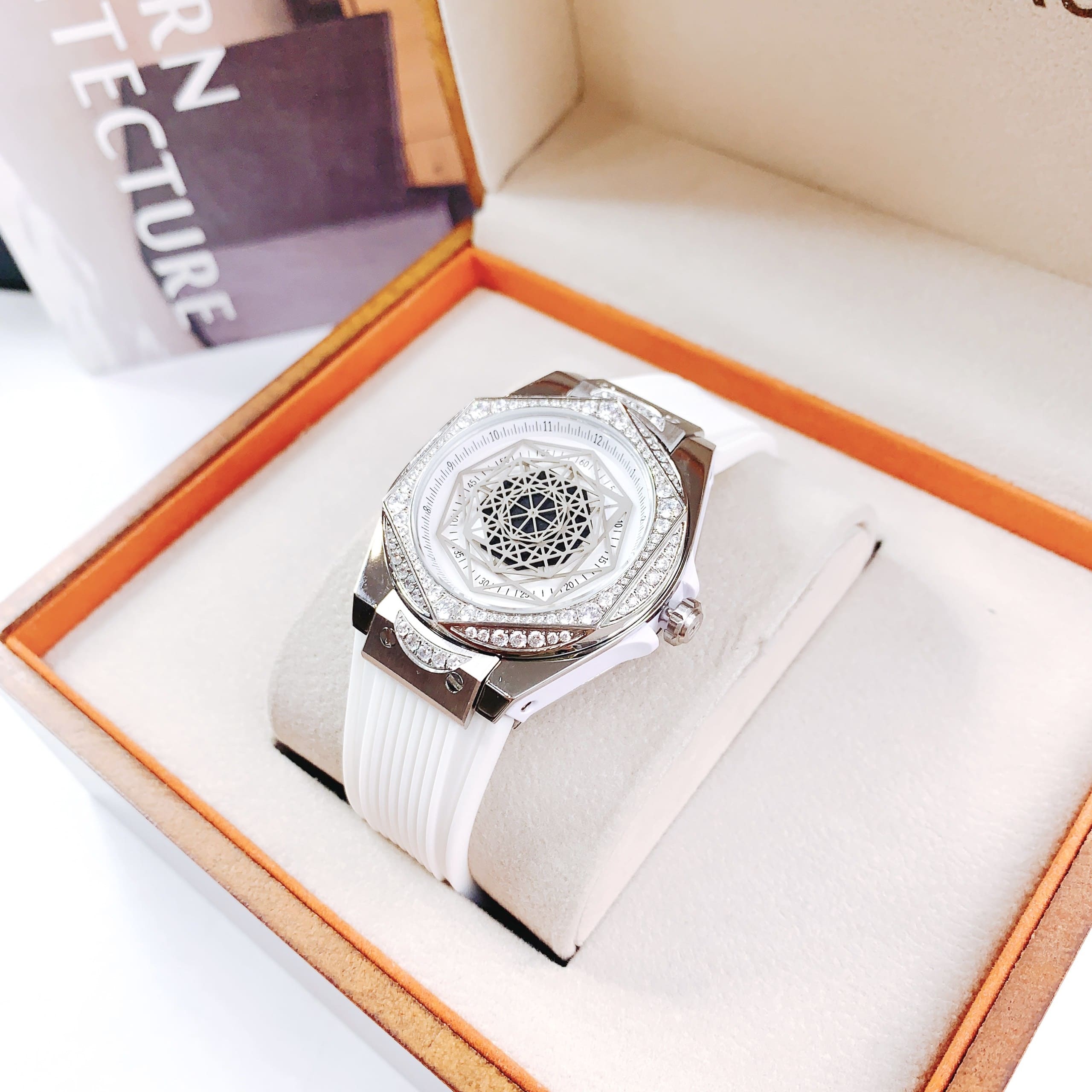 Đồng Hồ Hanboro Mặt Vũ Trụ |Nữ Giới |Silver |Dây Cao Su Trắng |Máy Pin (Quartz) |Size 36mm [donghogiatot.vn]