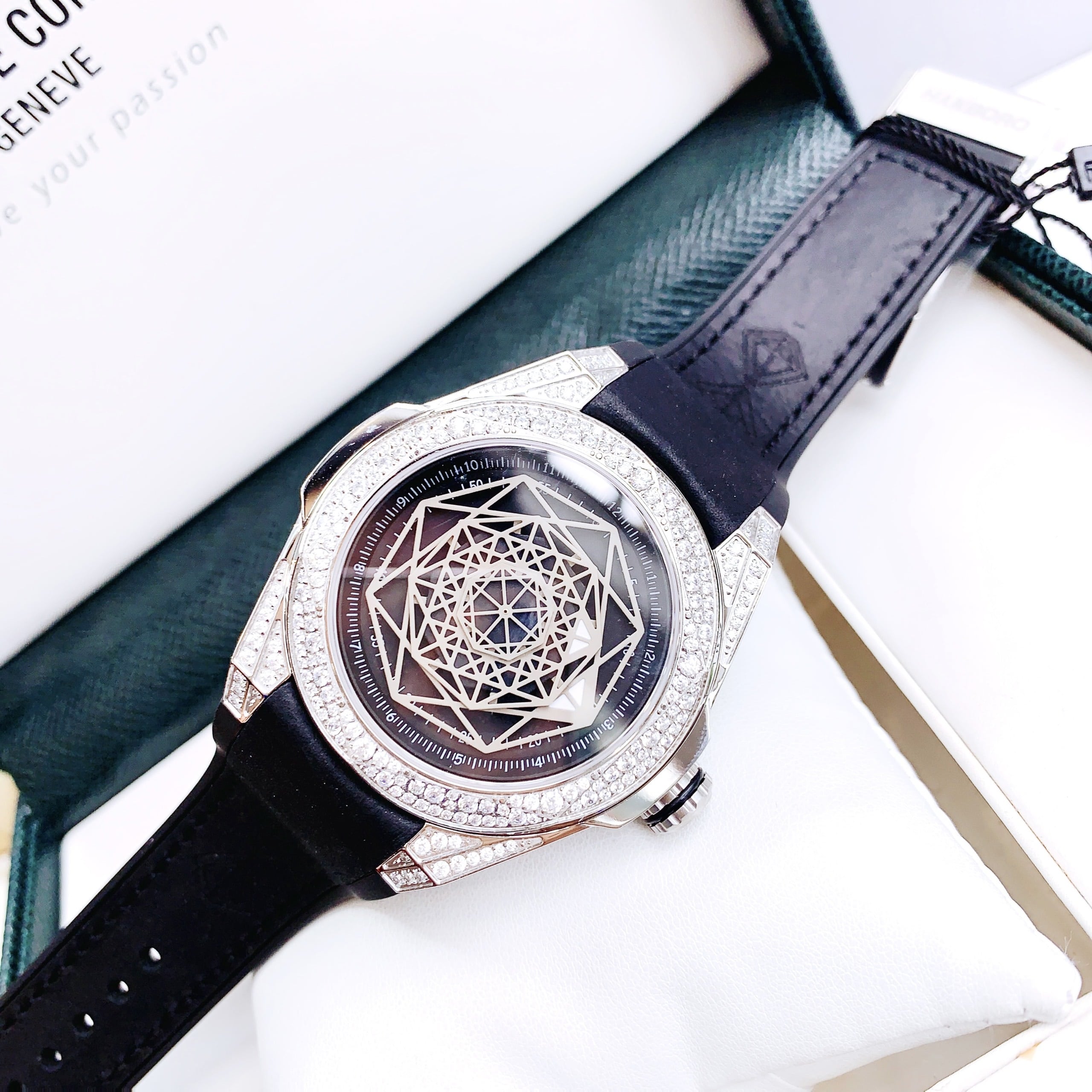 Đồng Hồ Hanboro Mặt Vũ Trụ Silver |Nam Giới |Mặt Đính Đá |Dây Da |Máy Pin (Quartz) |Size 43mm |Donghogiatot.vn