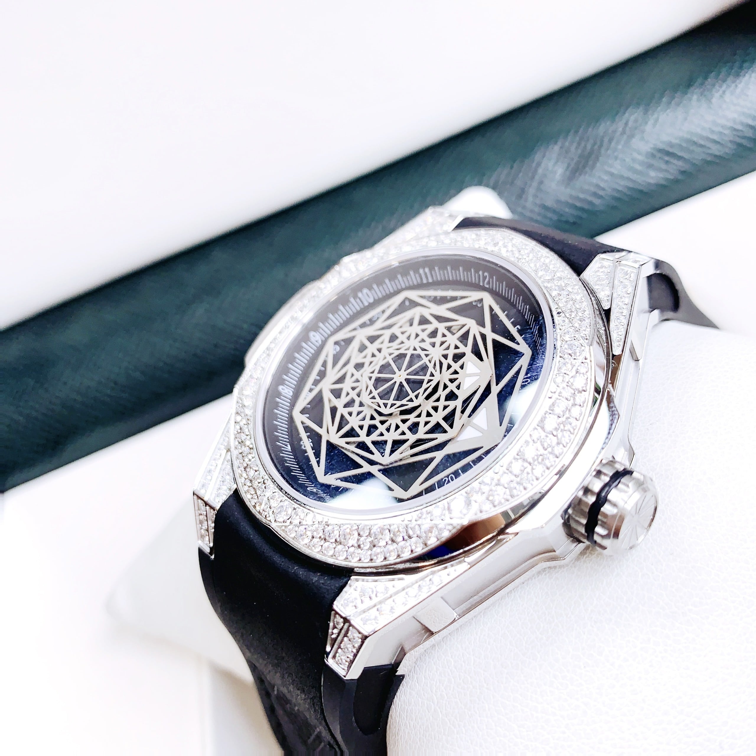 Đồng Hồ Hanboro Mặt Vũ Trụ Silver |Nam Giới |Mặt Đính Đá |Dây Da |Máy Pin (Quartz) |Size 43mm |Donghogiatot.vn