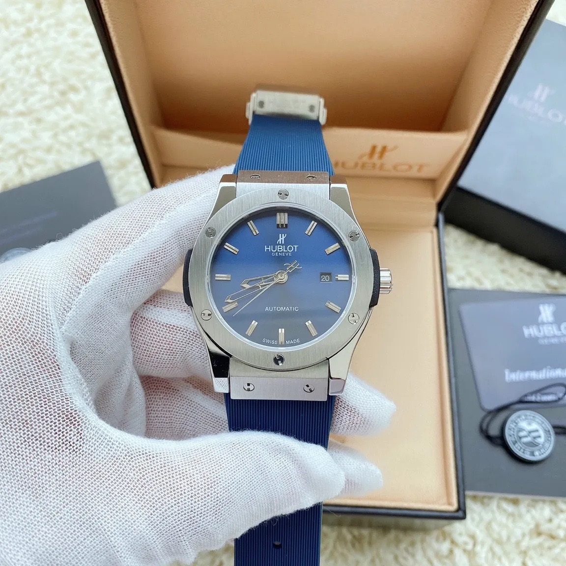 Đồng Hồ Hublot Classic Fusion |Nam Giới |Silver |Dây Silicone Xanh |Máy Cơ (Automatic) |Size 42mm |donghogiatot.vn