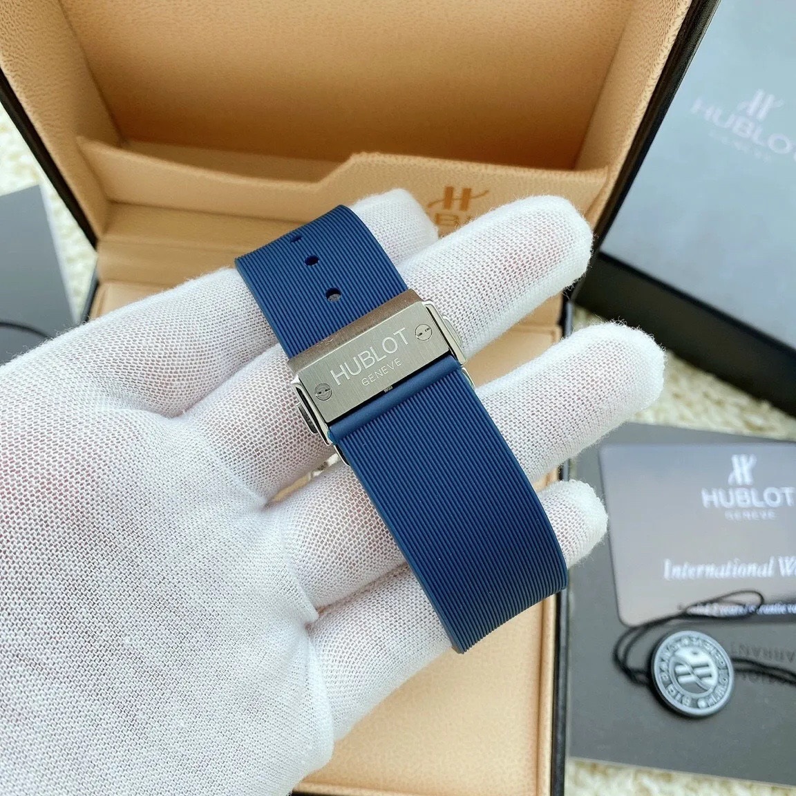 Đồng Hồ Hublot Classic Fusion |Nam Giới |Silver |Dây Silicone Xanh |Máy Cơ (Automatic) |Size 42mm |donghogiatot.vn