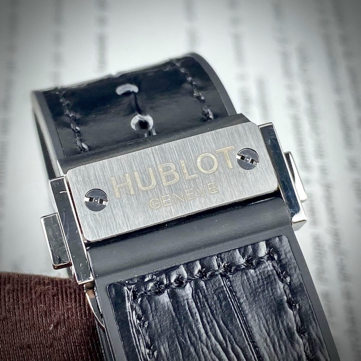 Đồng Hồ Hublot Classic Fusion |Nam Giới |Mặt Trắng |Dây Da Bọc Cao Su |Máy Cơ (Automatic) |Size 42mm |donghogiatot.vn