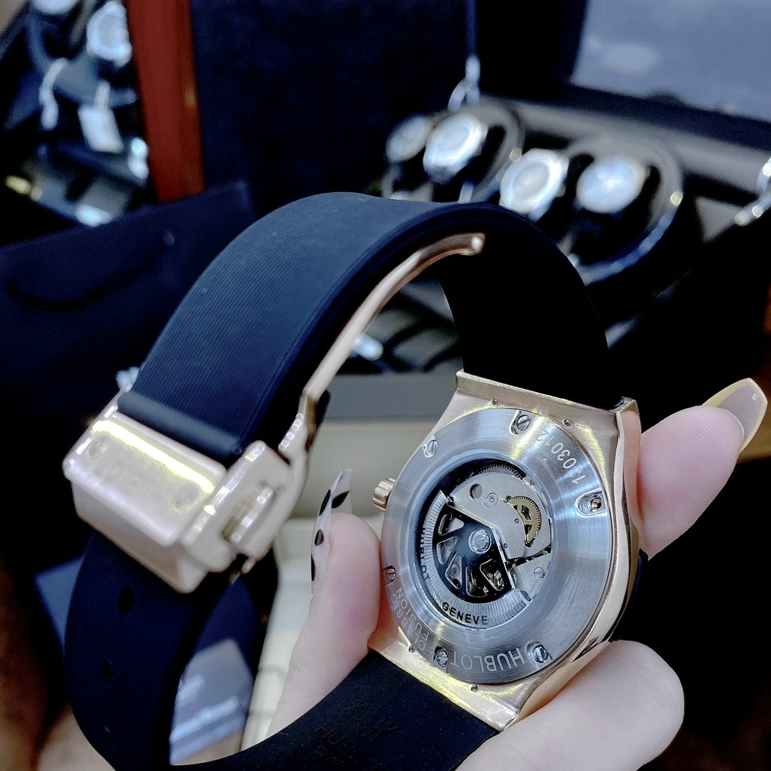 Đồng hồ Hublot Classic Fusion |Nam Giới |Rose Gold |Dây Silicone Đen |Máy Cơ (Automatic) |Size 42mm |donghogiatot.vn
