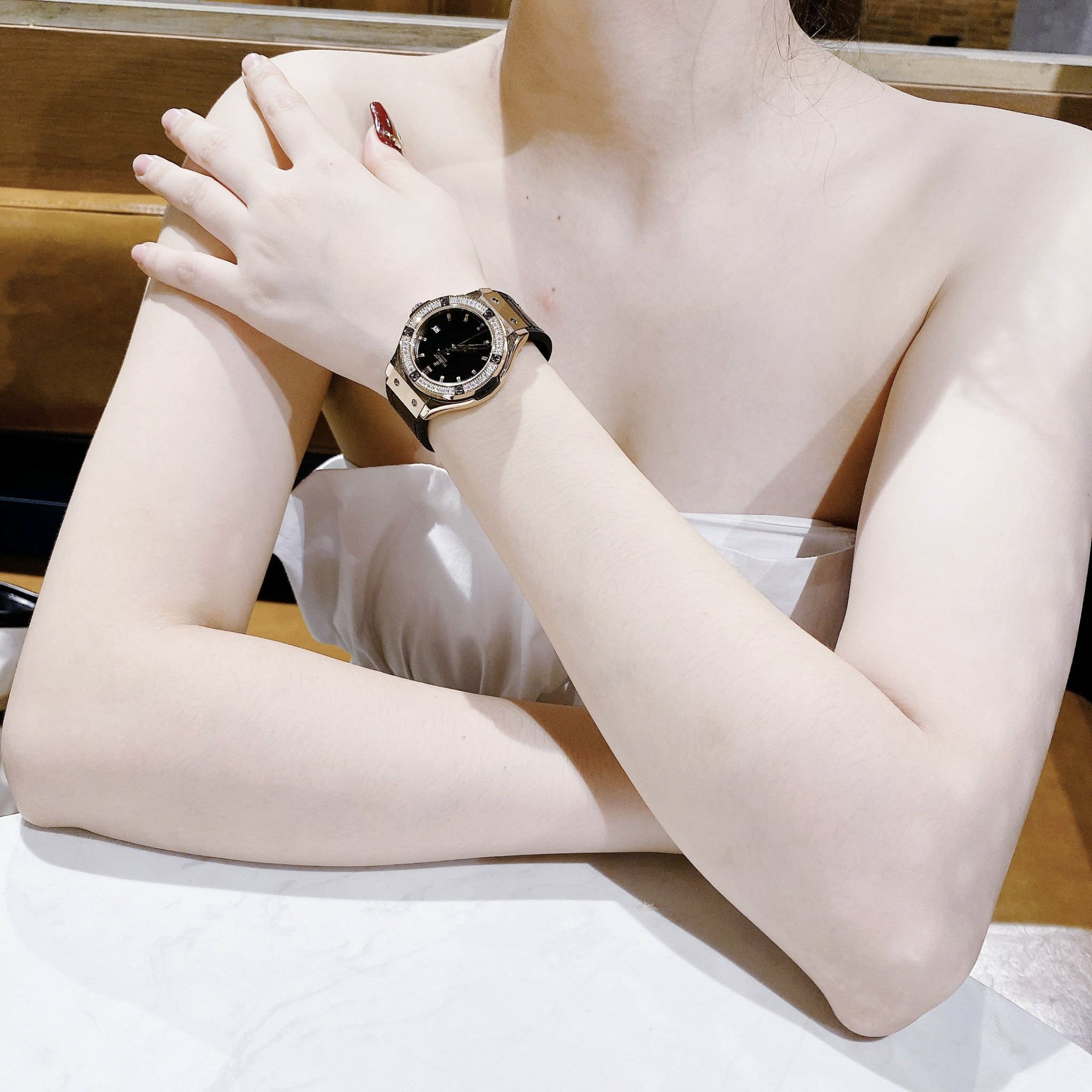 Đồng Hồ Hublot Geneve |Nữ Giới |Rose Gold |Đính Đá |Dây Da Bọc Silicone |Máy Pin (Máy Quartz) |Size 34mm |donghogiatot.vn