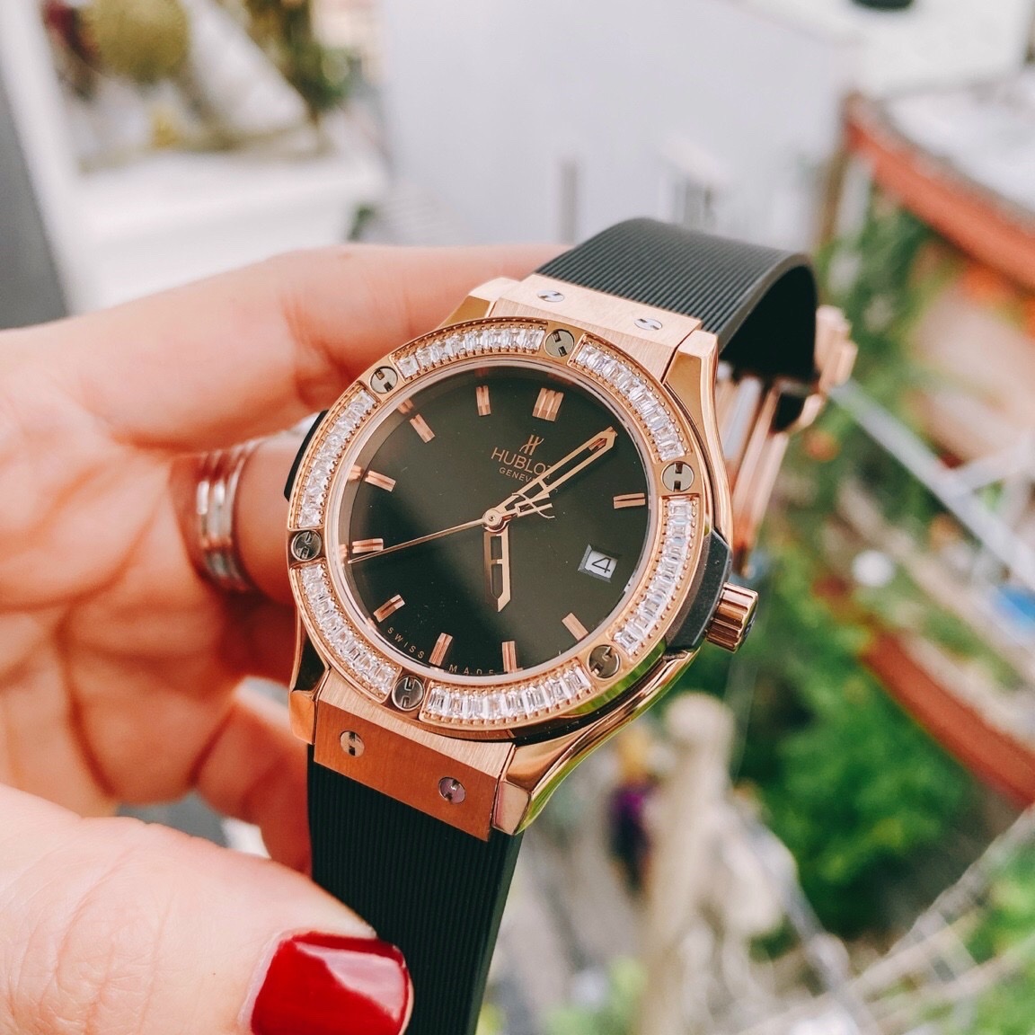 Đồng Hồ Hublot Geneve |Nữ Giới |Rose Gold |Đính Đá |Dây Silicone Đen |Máy Pin (Máy Quartz) |Size 34mm |donghogiatot.vn