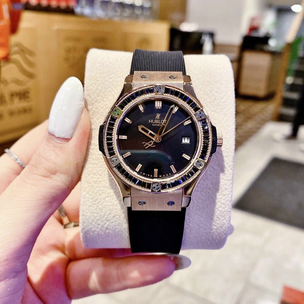Đồng Hồ Hublot Geneve |Nữ Giới |Rose Gold |Đính Đá Đen |Dây Silicone |Máy Pin (Máy Quartz) |Size 34mm |donghogiatot.vn