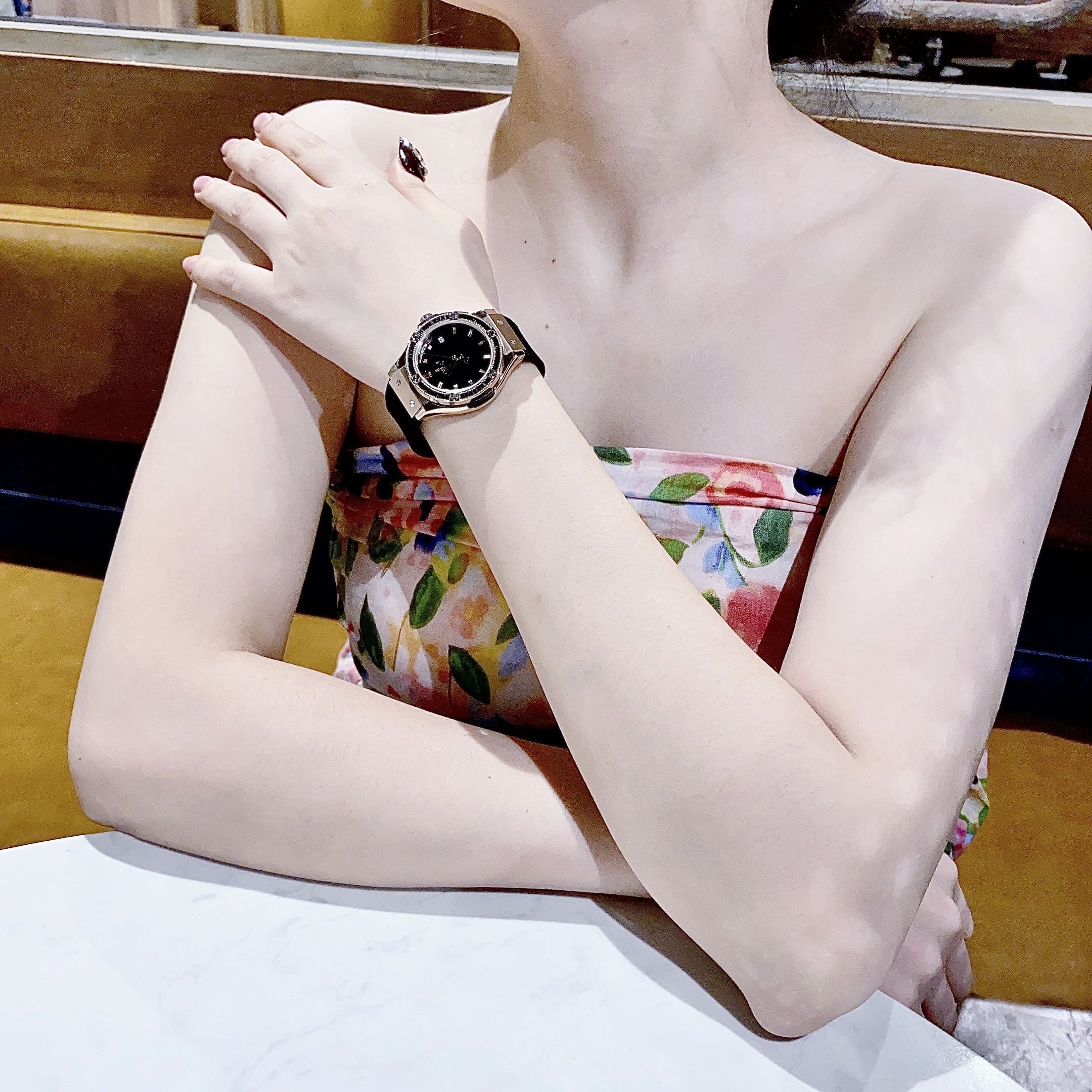 Đồng Hồ Hublot Geneve |Nữ Giới |Rose Gold |Đính Đá Đen |Dây Silicone |Máy Pin (Máy Quartz) |Size 34mm |donghogiatot.vn