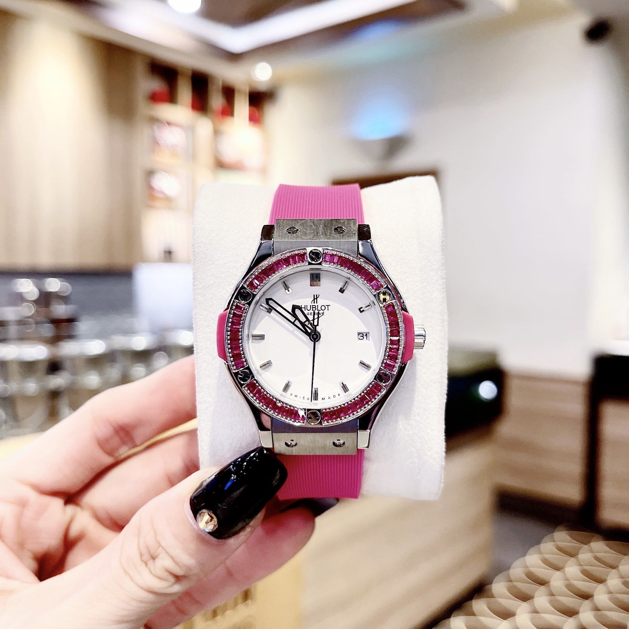 Đồng Hồ Hublot Geneve |Nữ Giới |Silver |Đính Đá |Dây Silicone Hồng |Máy Pin (Máy Quartz) |Size 34mm |donghogiatot.vn