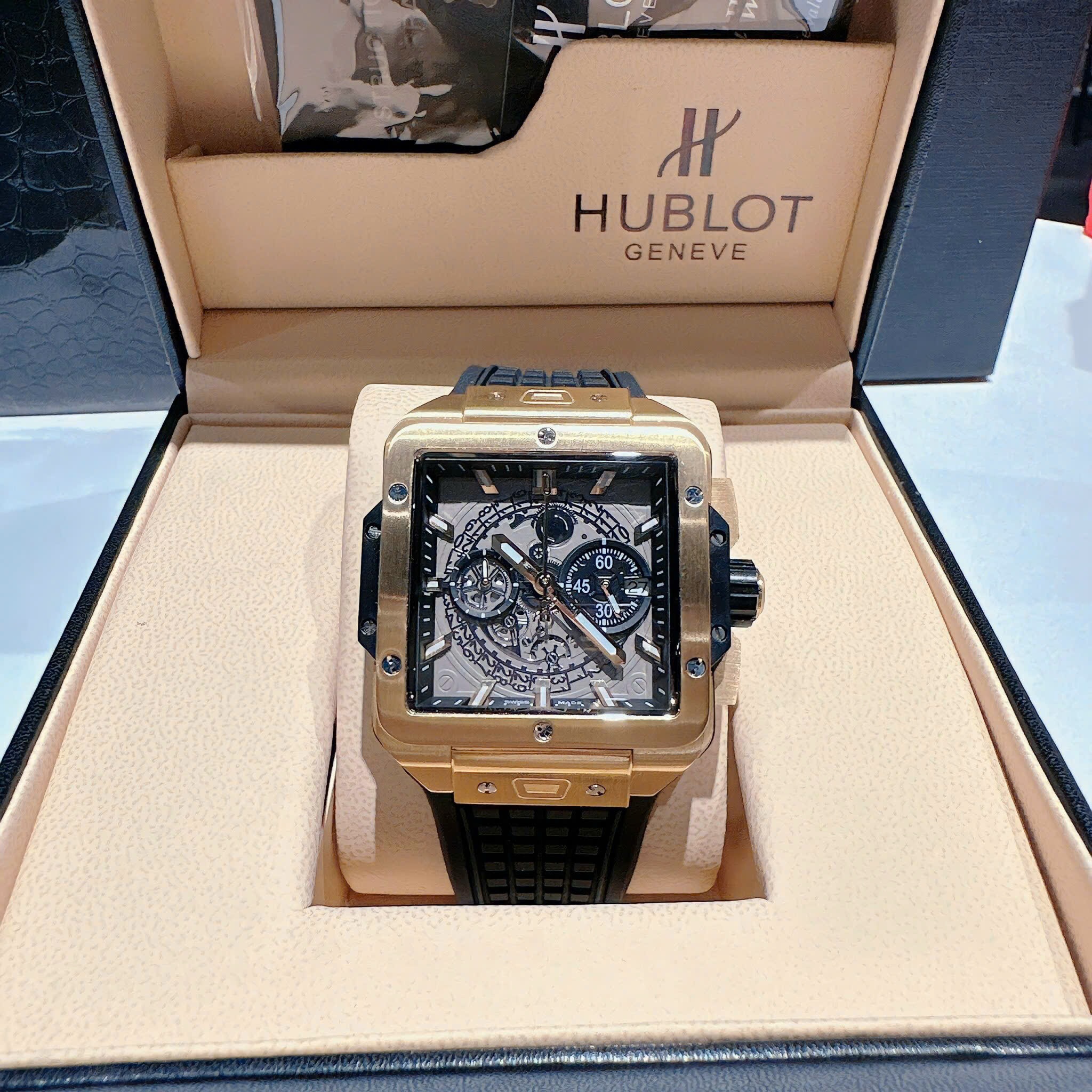 Đồng Hồ Hublot Square Bang Unico |Nam Giới |Mặt Vuông |Vàng Gold |Dây Silicone |Máy Pin (Máy Quartz) |Size 42x42mm |donghogiatot.vn