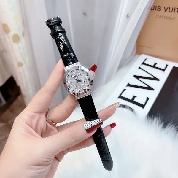Đồng Hồ Melissa Cỏ 4 Lá |Nữ Giới |Đính Đá |Silver |Dây Da Đen |Máy Pin (Quartz) |Size 32mm |donghogiatot.vn
