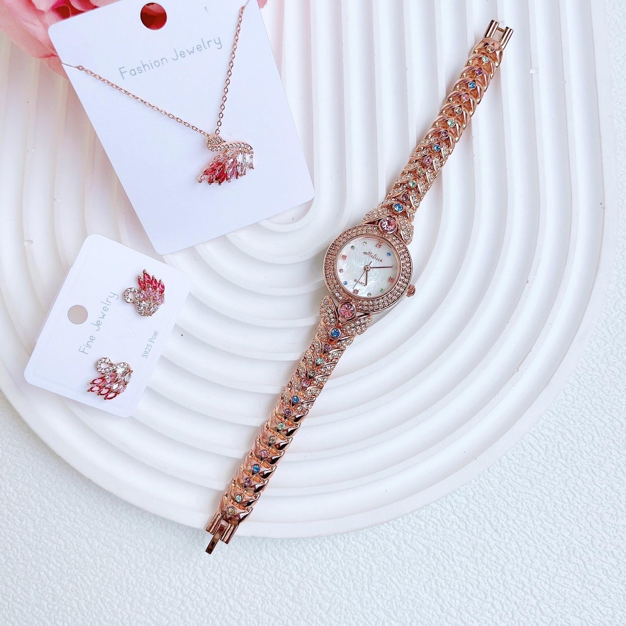 Đồng Hồ Melissa Mặt Tròn |Nữ Giới |Đính Đá Nhiều Màu |Lắc Tay Rose Gold |Máy Pin (Quartz) |Size 28mm |donghogiatot.vn