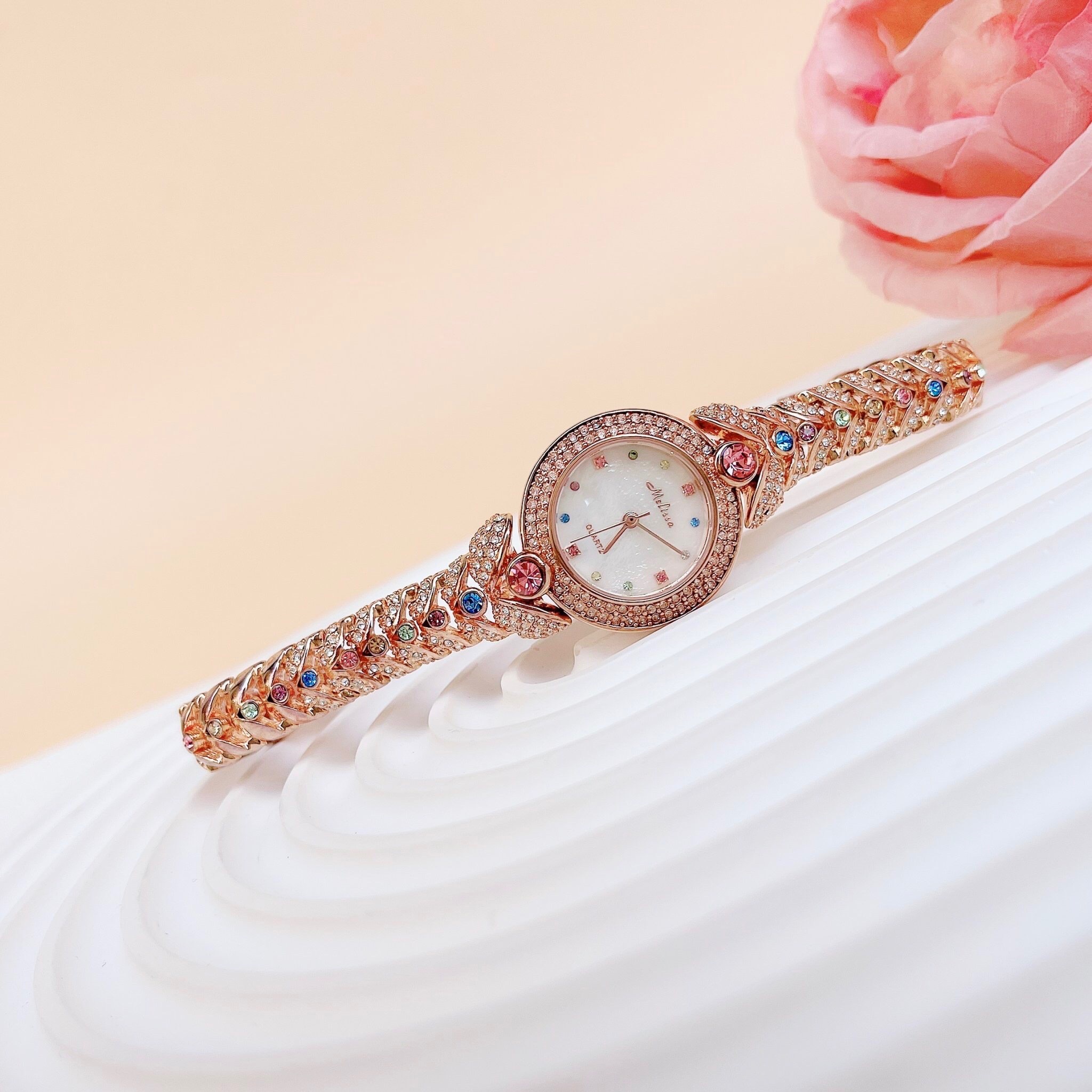 Đồng Hồ Melissa Mặt Tròn |Nữ Giới |Đính Đá Nhiều Màu |Lắc Tay Rose Gold |Máy Pin (Quartz) |Size 28mm |donghogiatot.vn