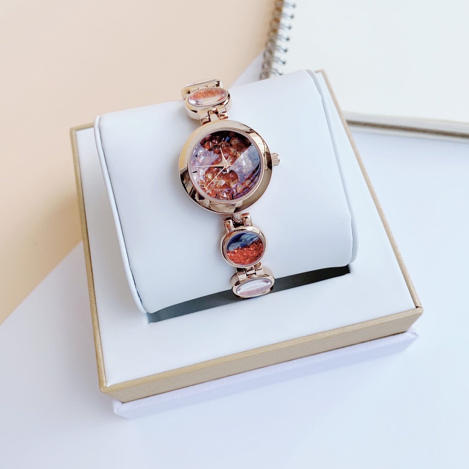 Đồng Hồ Melissa Mặt Tròn |Nữ Giới |Rose Gold |Lắc Tay Đính Đá Rơi Màu Đỏ |Máy Pin (Quartz) |Size 28mm |donghogiatot.vn