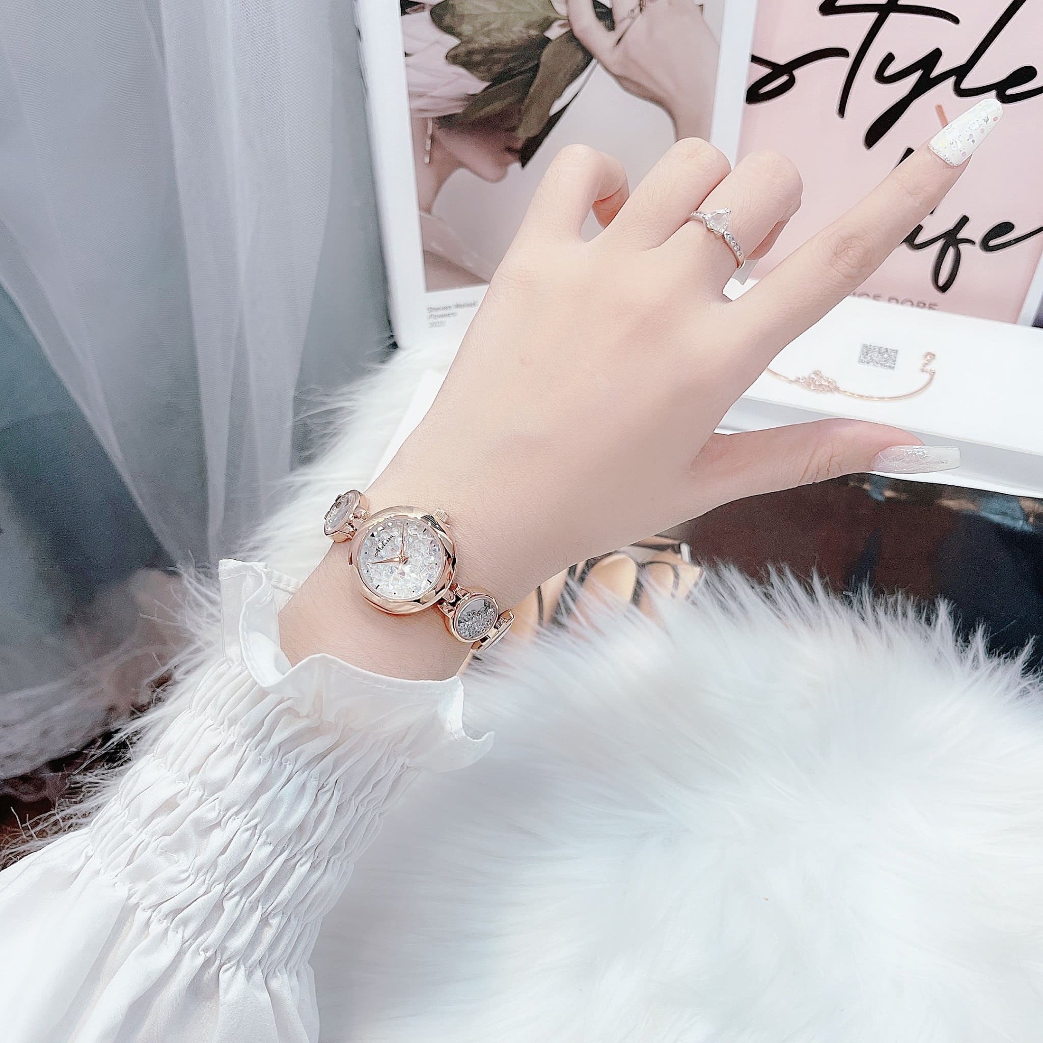 Đồng Hồ Melissa Mặt Tròn |Nữ Giới |Rose Gold |Lắc Tay Đính Đá Rơi Màu Trắng |Máy Pin (Quartz) |Size 28mm |donghogiatot.vn