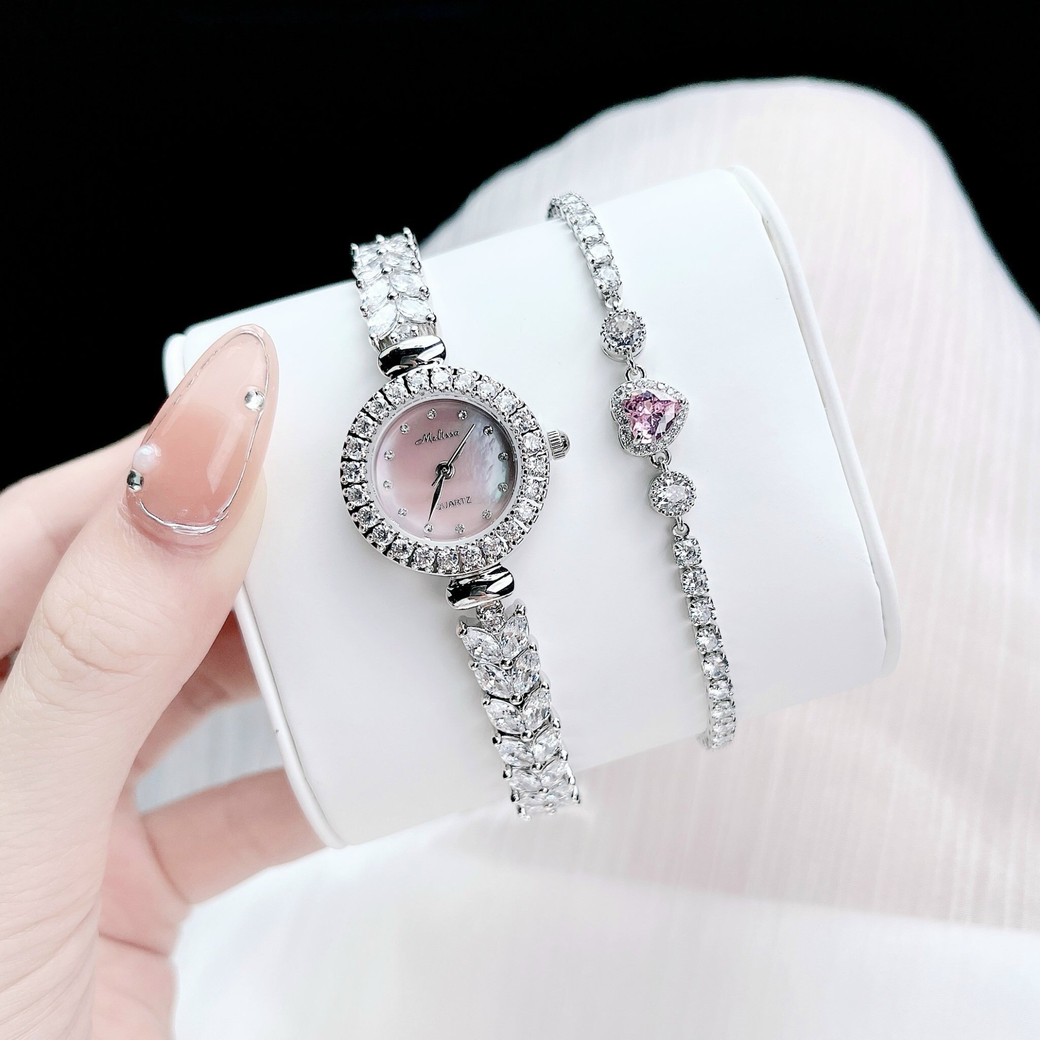 Đồng Hồ Melissa Mặt Xà Cừ Hồng |Nữ Giới |Silver |Lắc Tay Đính Pha Lê |Máy Pin (Quartz) |Size 26mm |donghogiatot.vn