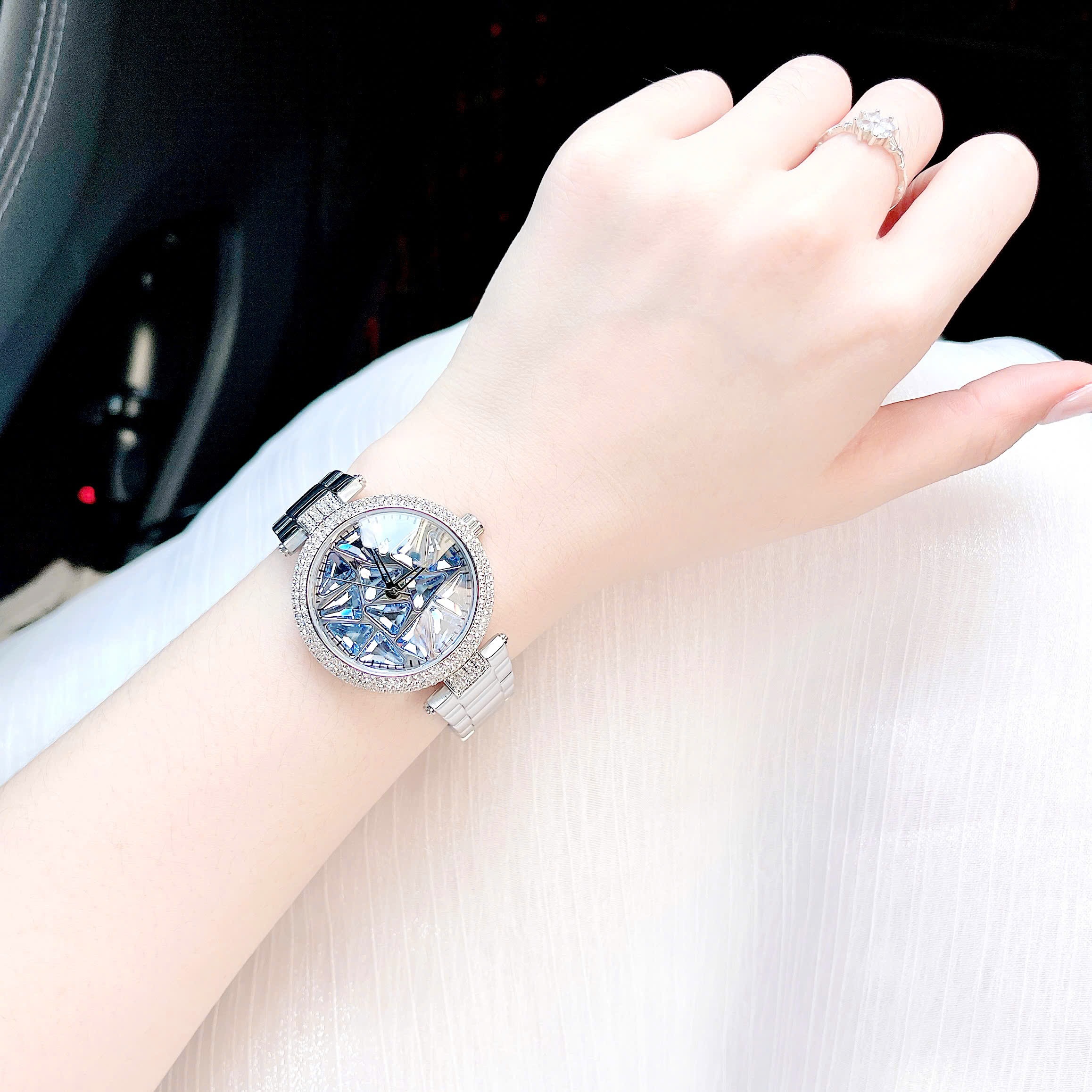 Đồng Hồ Melissa Mặt Xoay |Nữ Giới |Đính Pha Lê Xanh |Dây Kim Loại |Máy Pin (Quartz) |Size 35mm |donghogiatot.vn