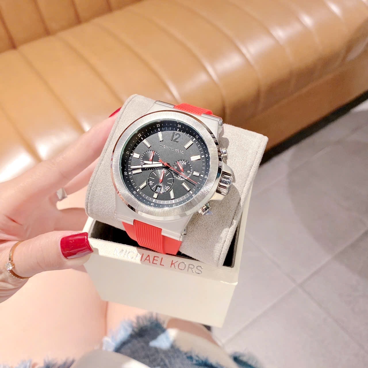 Đồng Hồ Michael Kors Dylan Chronograph |Nam Giới |Silver |Dây Sillicone Đỏ |Máy Pin (Quartz) |Size 48mm |donghogiatot.vn