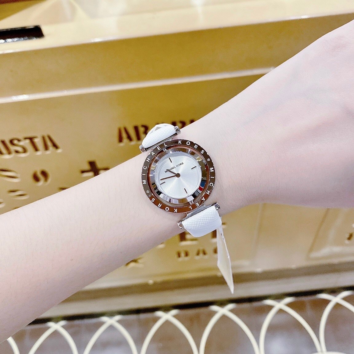 Đồng Hồ Michael Kors Averi |Nữ Giới |Mặt Xoay |Dây Da Trắng |Máy Pin (Quartz) |Size 33mm |donghogiatot.vn
