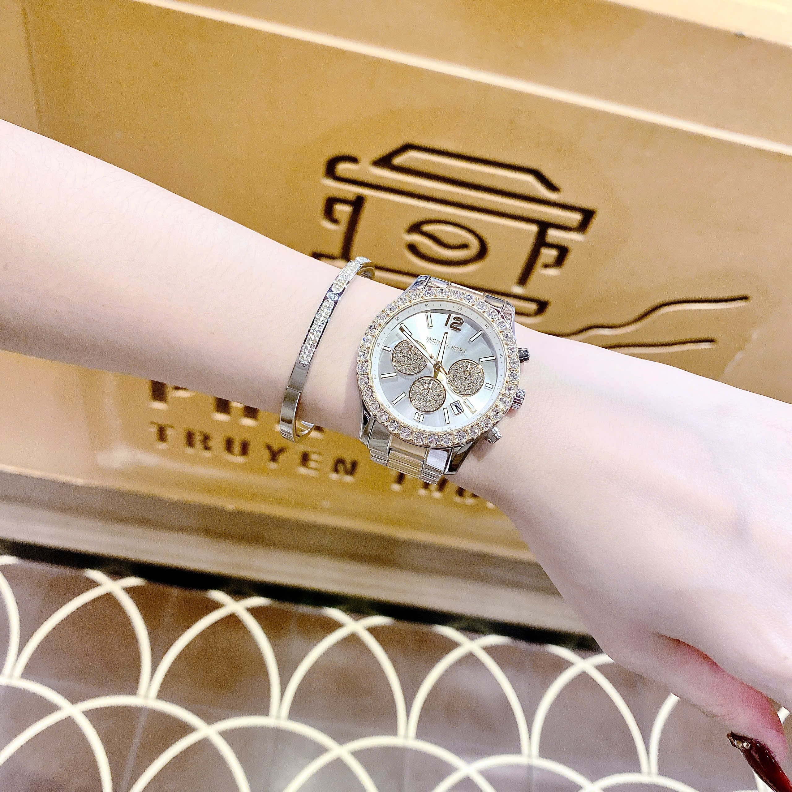 Đồng Hồ Michael Kors Berkley |Nữ Giới |Multicolor |Đính Đá |Dây Kim Loại Demi Vàng |Máy Pin (Quartz) |Size 40mm |donghogiatot.vn