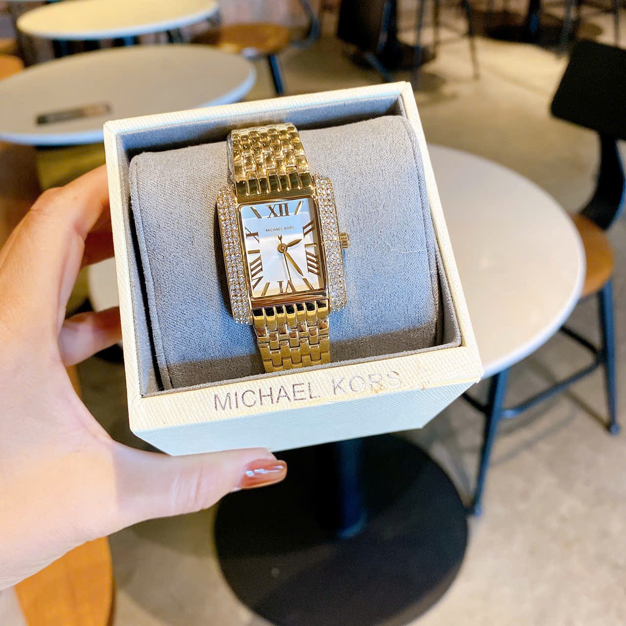 Đồng Hồ Micheal Kors Emery |Nữ Giới |Mặt Màu Trắng |Dây Kim Loại Vàng Gold |Máy Pin (Quartz) |Size 33x37mm |donghogiatot.vn