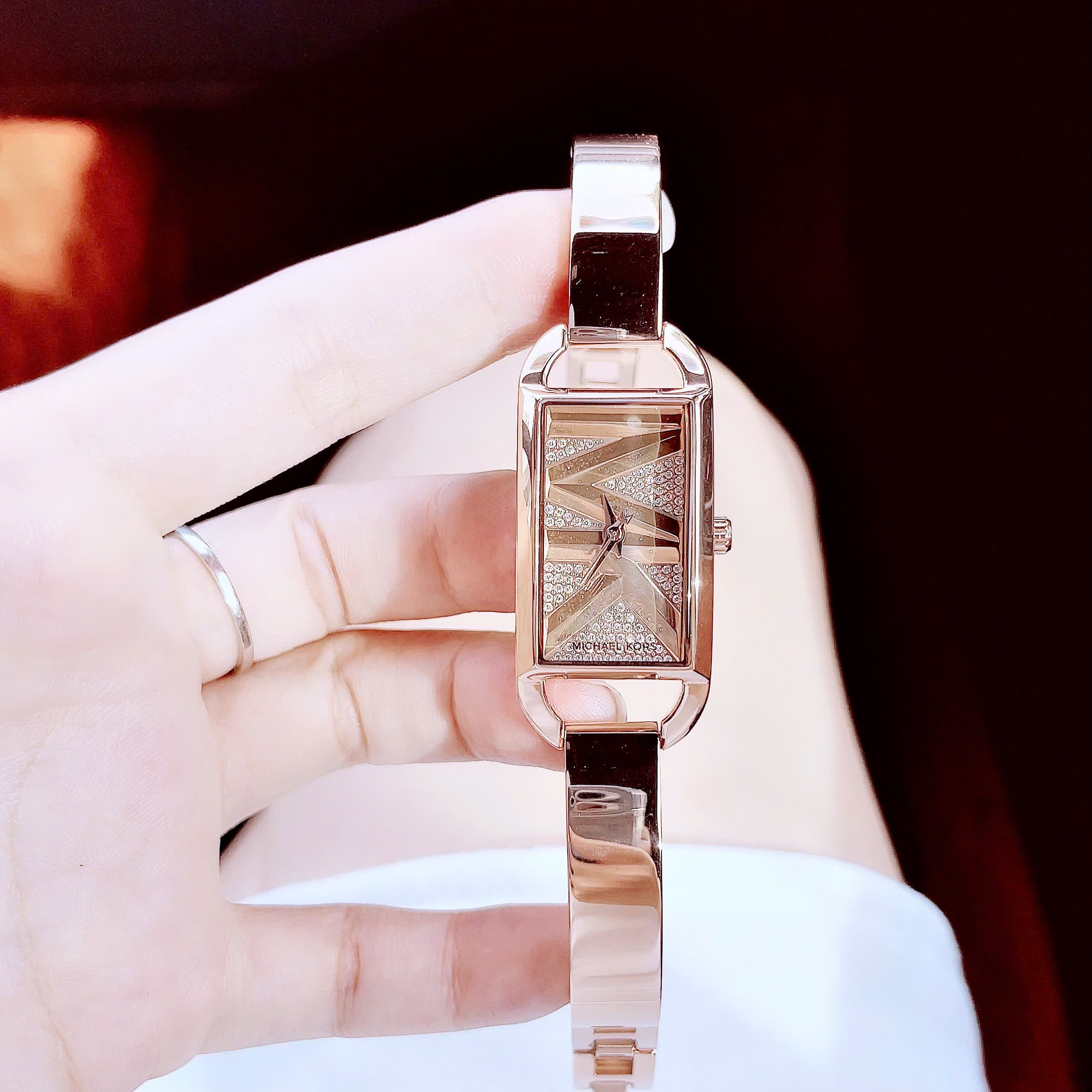 Đồng Hồ Micheal Kors Empire |Nữ Giới |Mặt Chữ Nhật |Kiềng Đeo Tay Rose Gold |Máy Pin (Quartz) |Size 21mm |donghogiatot.vn