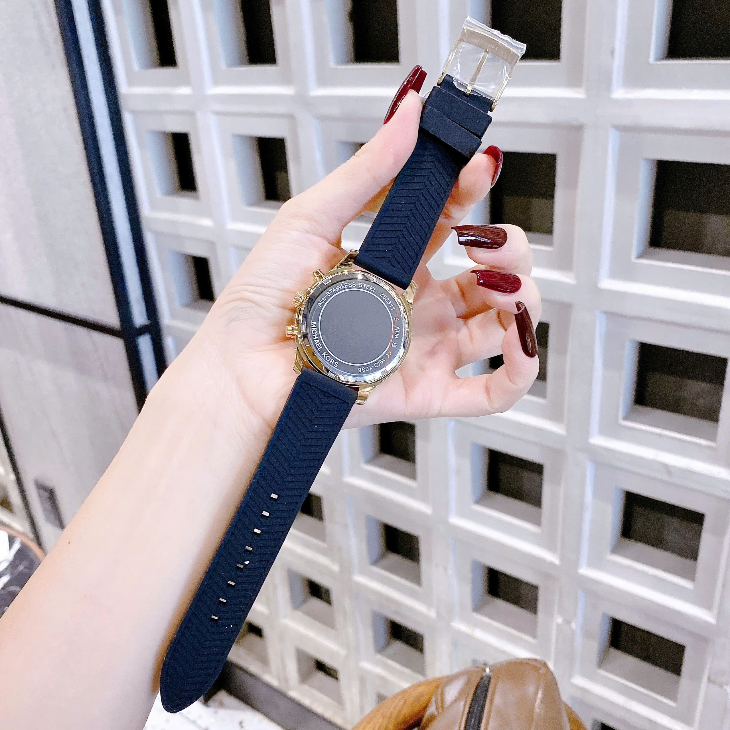 Đồng Hồ Micheal Kors 6 Kim Đính Đá |Nữ Giới |Vàng Gold |Dây Sillicone Đen |Máy Pin (Quartz) |Size 38mm |donghogiatot.vn