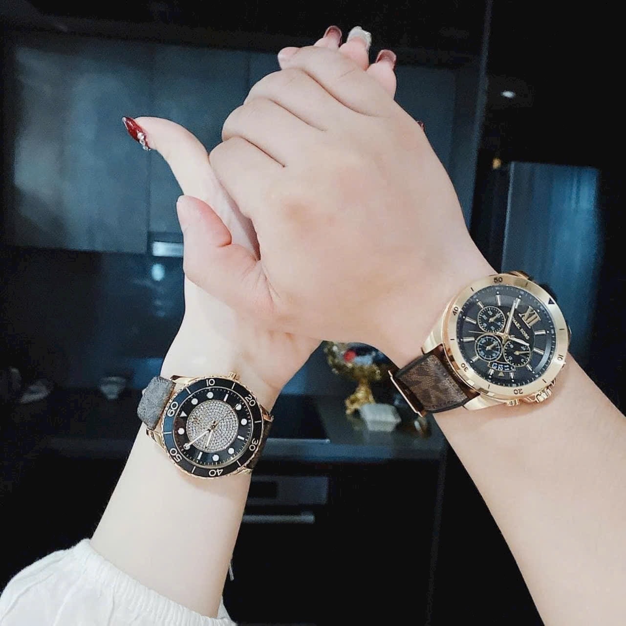 Đồng Hồ Michael Kors Brecken |Cặp Đôi |Mặt Đen |Dây Da Nâu |Máy Pin (Quartz) |Size 45x40mm |donghogiatot.vn
