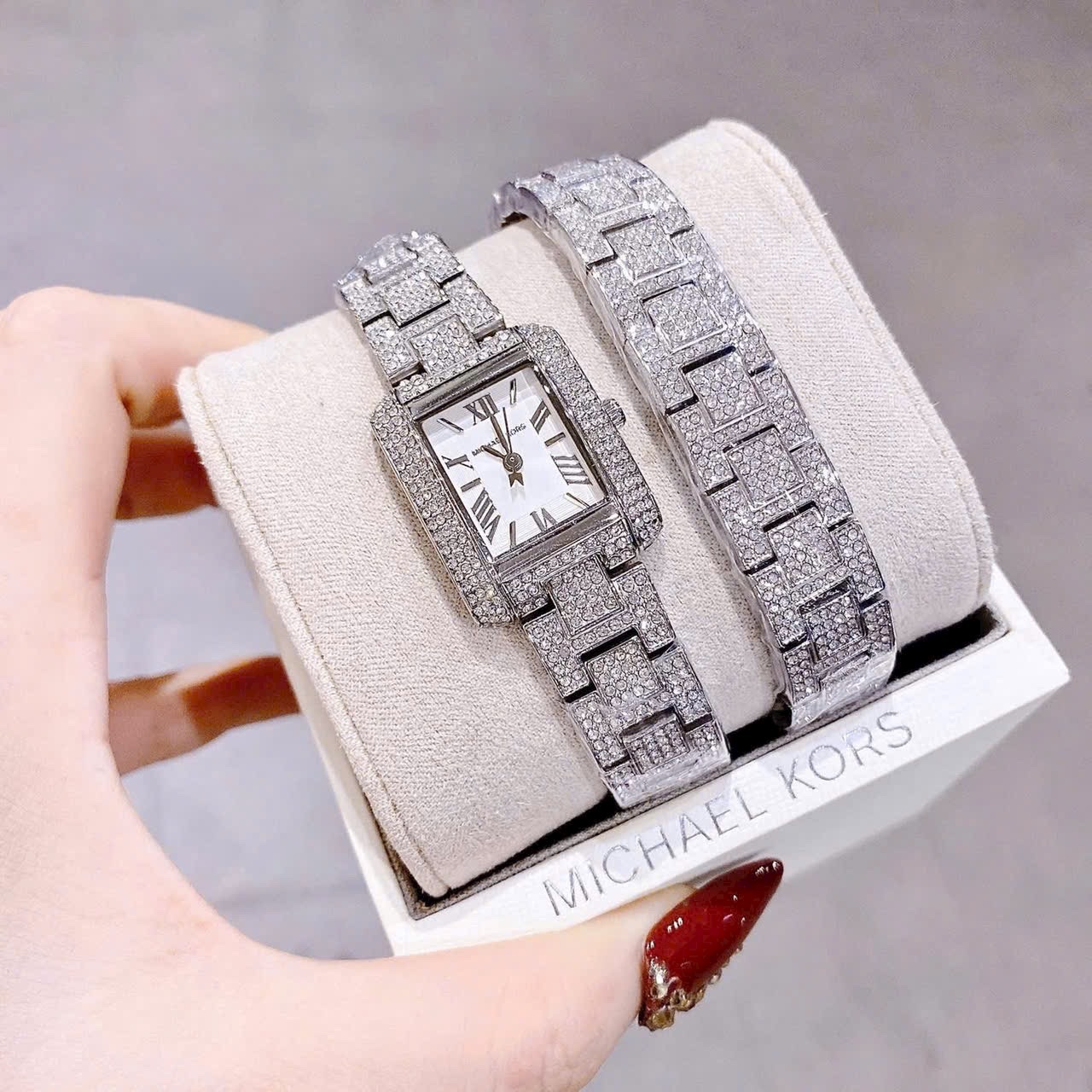 Đồng Hồ Micheal Kors Emery |Nữ Giới |Mặt Vuông |Dây Kim Loại Full Đá Silver |Máy Pin (Quartz) |Size 32mm |donghogiatot.vn