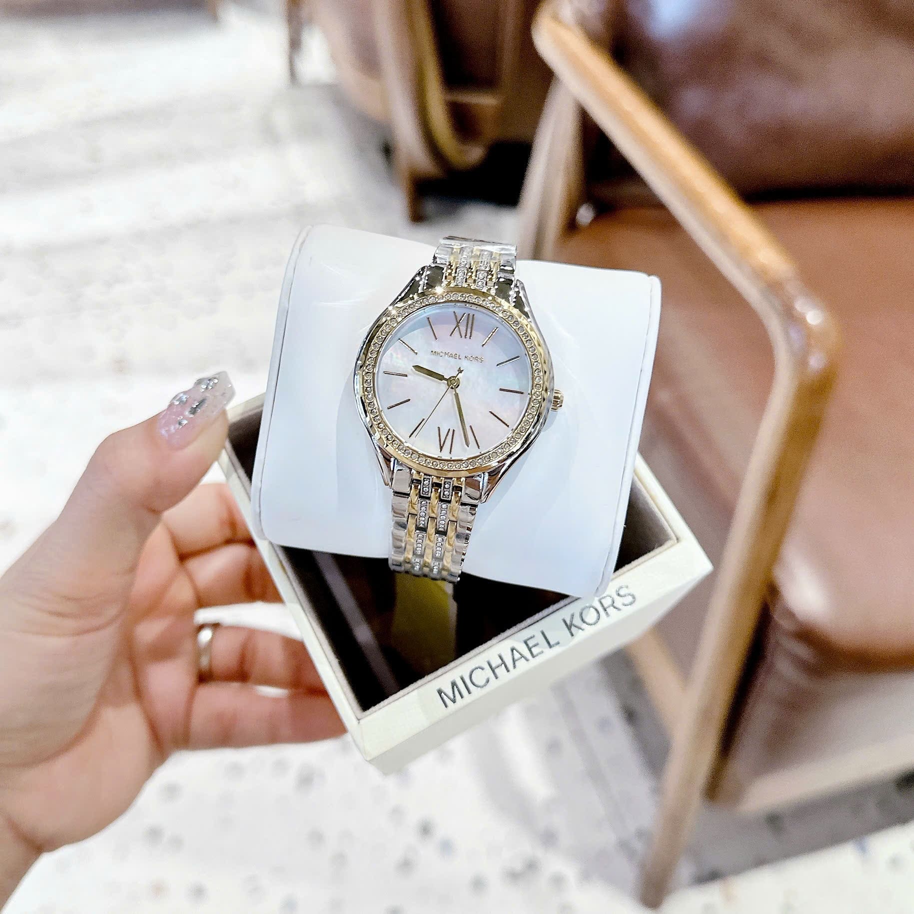 Đồng Hồ Micheal Kors Mindy |Nữ Giới |Mặt Đính Đá |Dây Kim Loại Demi Vàng |Máy Pin (Quartz) |Size 36mm |donghogiatot.vn