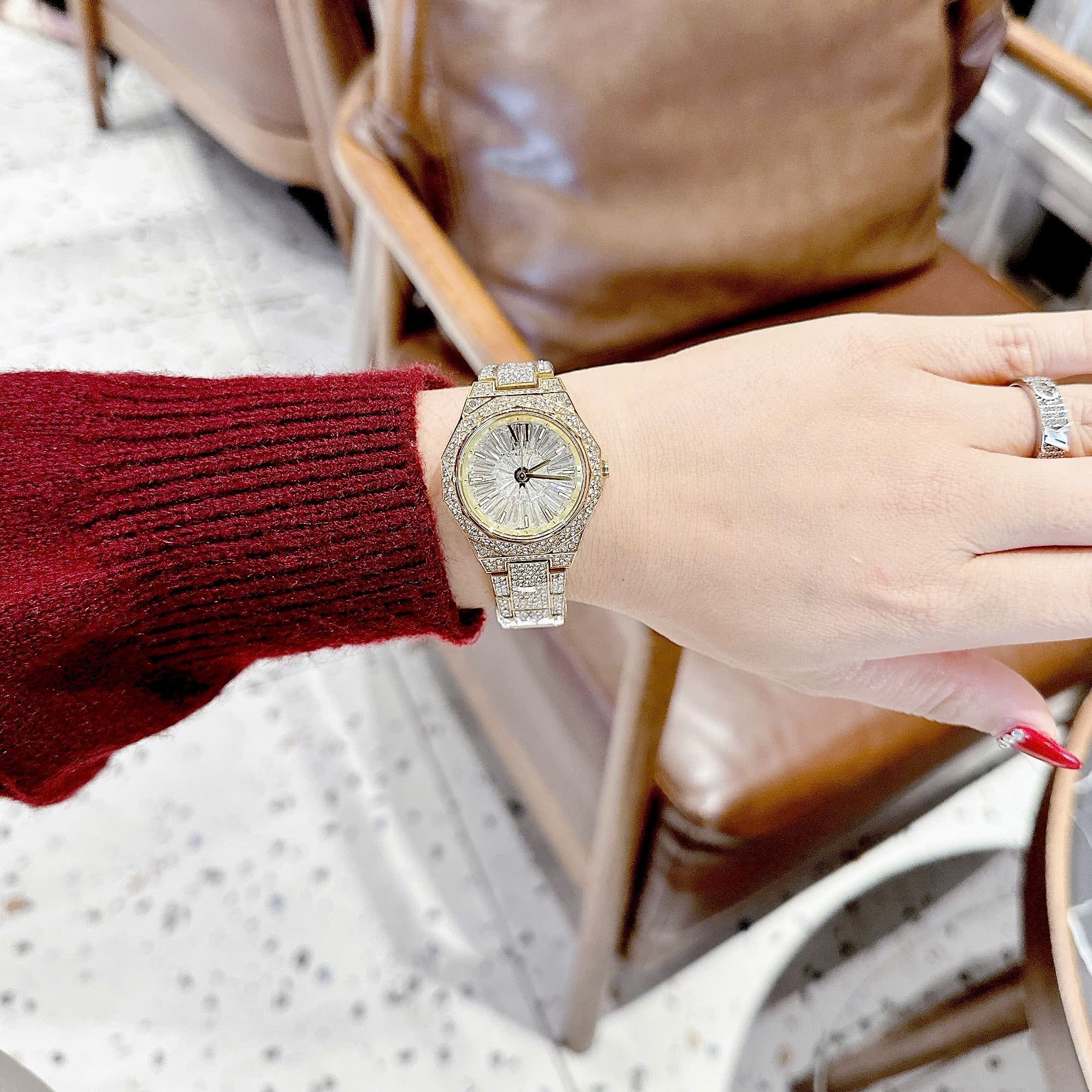 Đồng Hồ Micheal Kors Mini-Raquel |Nữ Giới |Mặt Full Đá |Dây Kim Loại Vàng Gold |Máy Pin (Quartz) |Size 32mm |donghogiatot.vn