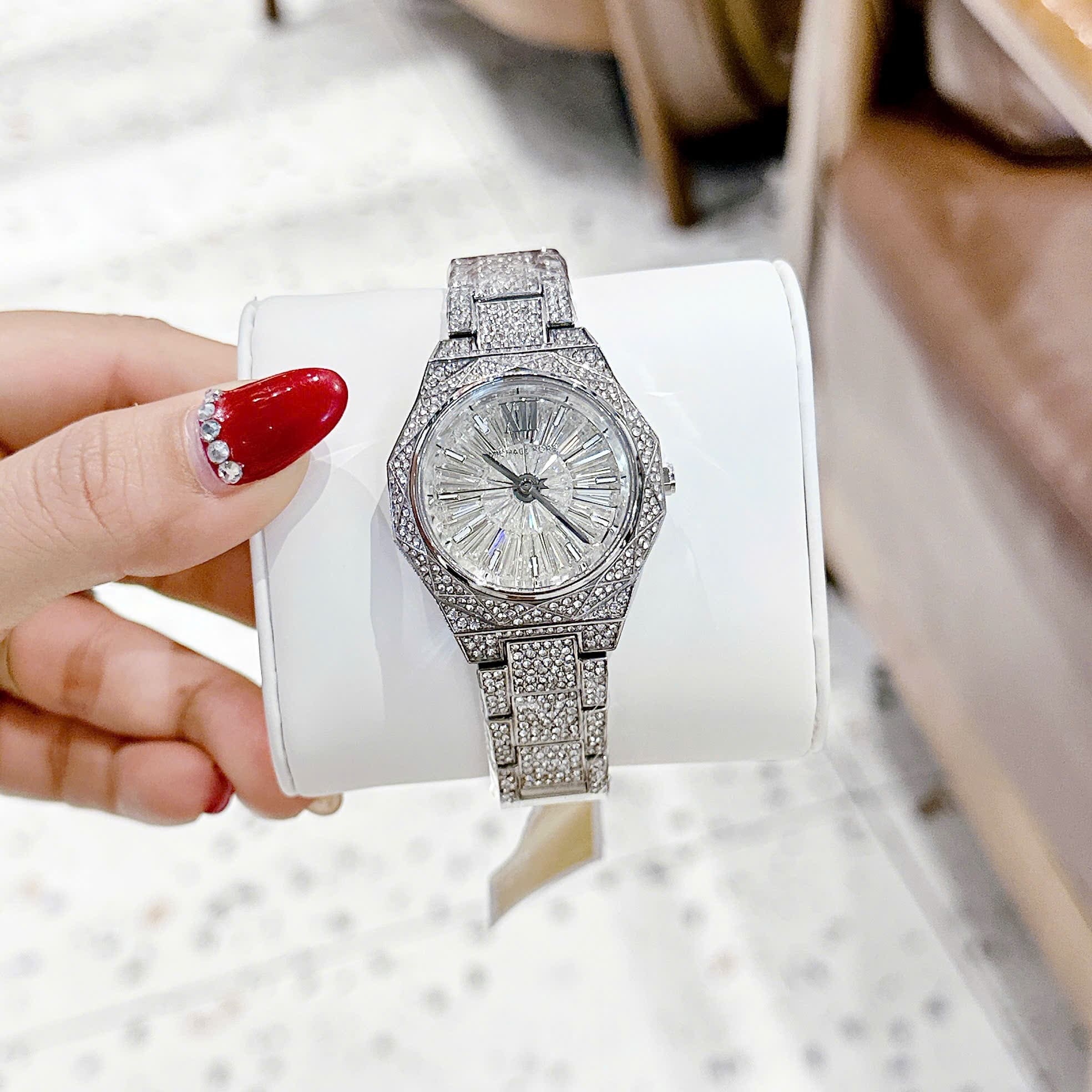 Đồng Hồ Micheal Kors Mini-Raquel |Nữ Giới |Mặt Full Pha Lê |Dây Kim Loại Silver |Máy Pin (Quartz) |Size 32mm |donghogiatot.vn