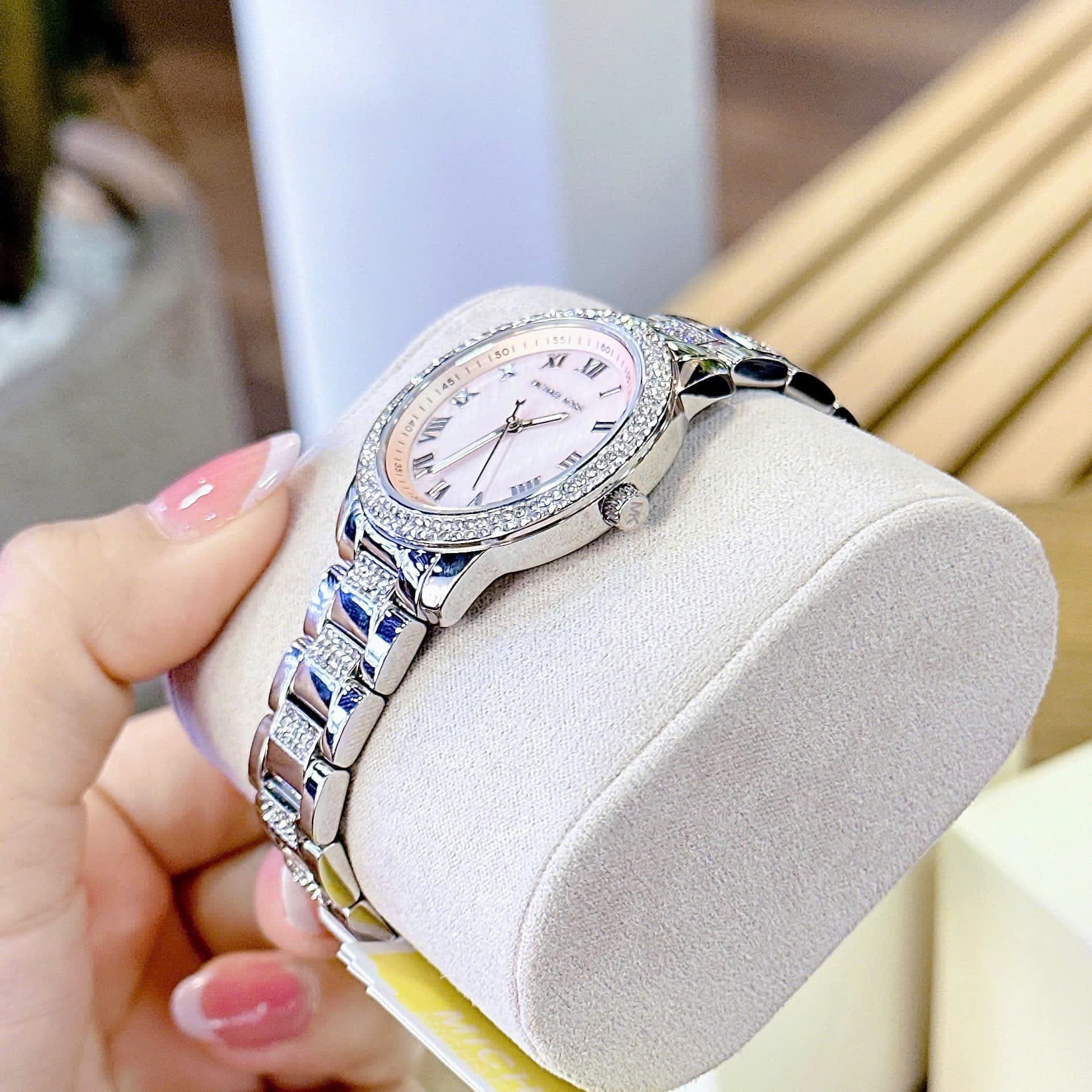Đồng Hồ Micheal Kors Outlet Tibby |Nữ Giới |Mặt Màu Hồng |Dây Kim Loại Đính Đá |Máy Pin (Quartz) |Size 34mm |donghogiatot.vn