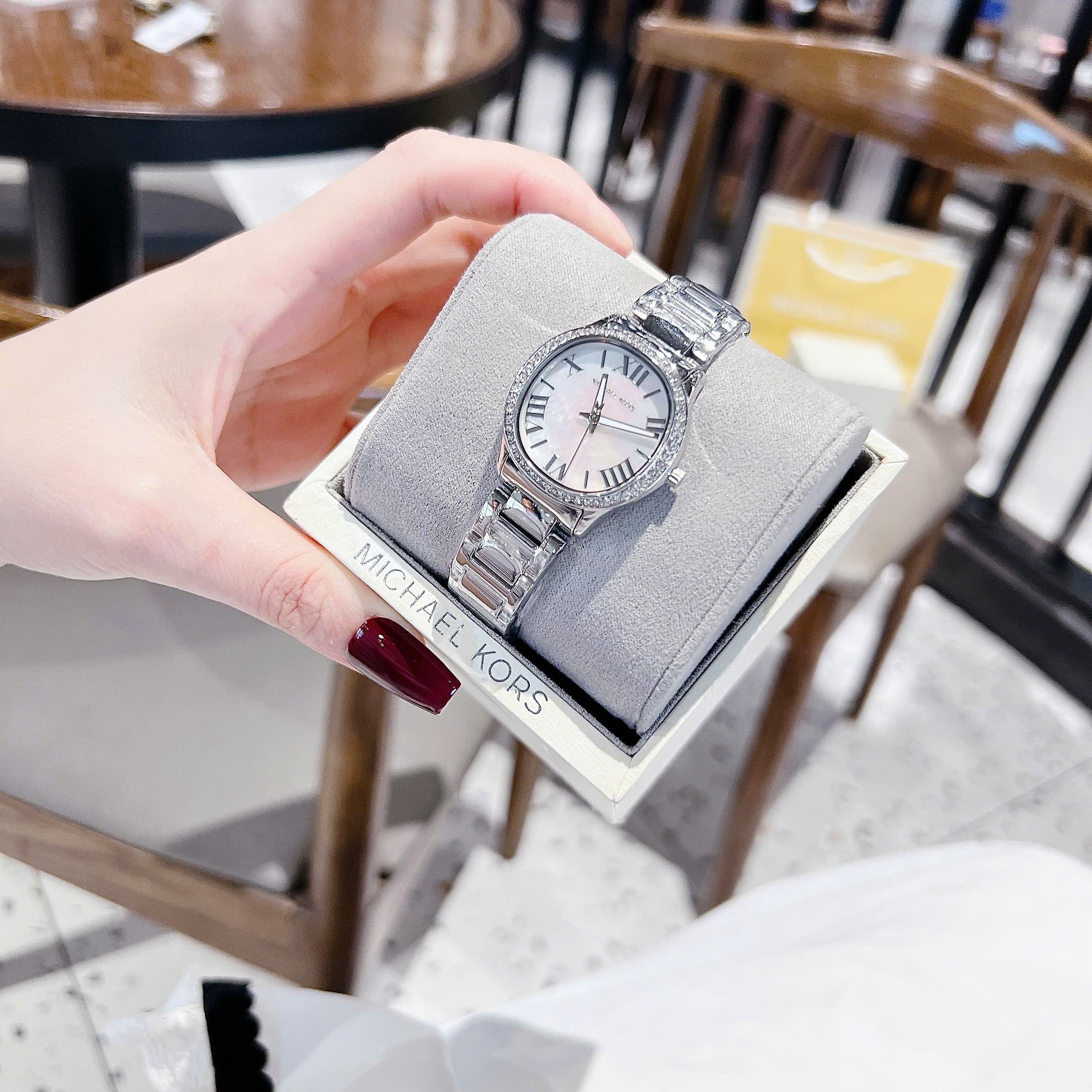 Đồng Hồ Micheal Kors Sage |Nữ Giới |Mặt Xà Cừ |Đính Đá |Dây Kim Loại Silver |Máy Pin (Quartz) |Size 31mm |donghogiatot.vn