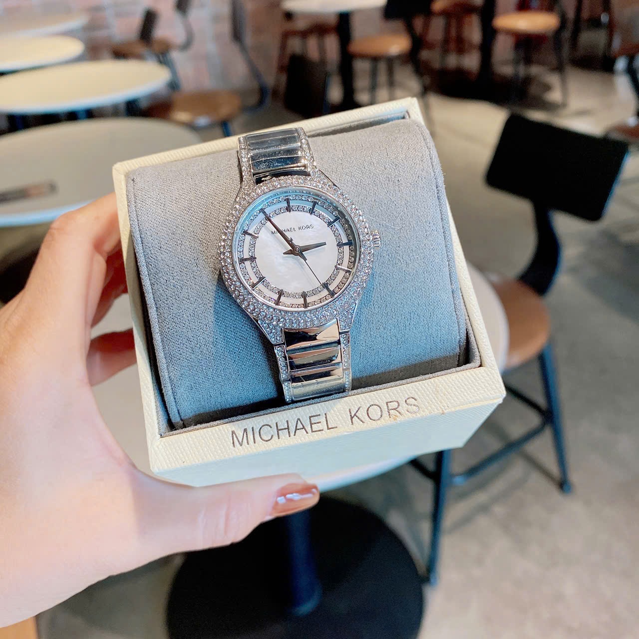 Đồng Hồ Micheal Kors Sylvia |Nữ Giới |Mặt Xà Cừ |Đính Đá |Dây Kim Loại Silver |Máy Pin (Quartz) |Size 33mm |donghogiatot.vn