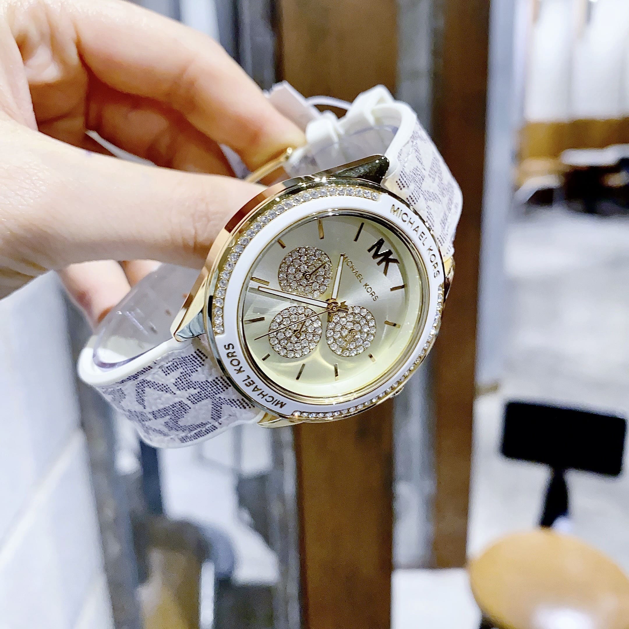 Đồng Hồ Michael Kors Jessa |Unisex |Vàng Gold |Dây Silicone Trắng Bọc Da |Máy Pin (Quartz) |Size 40mm |donghogiatot.vn