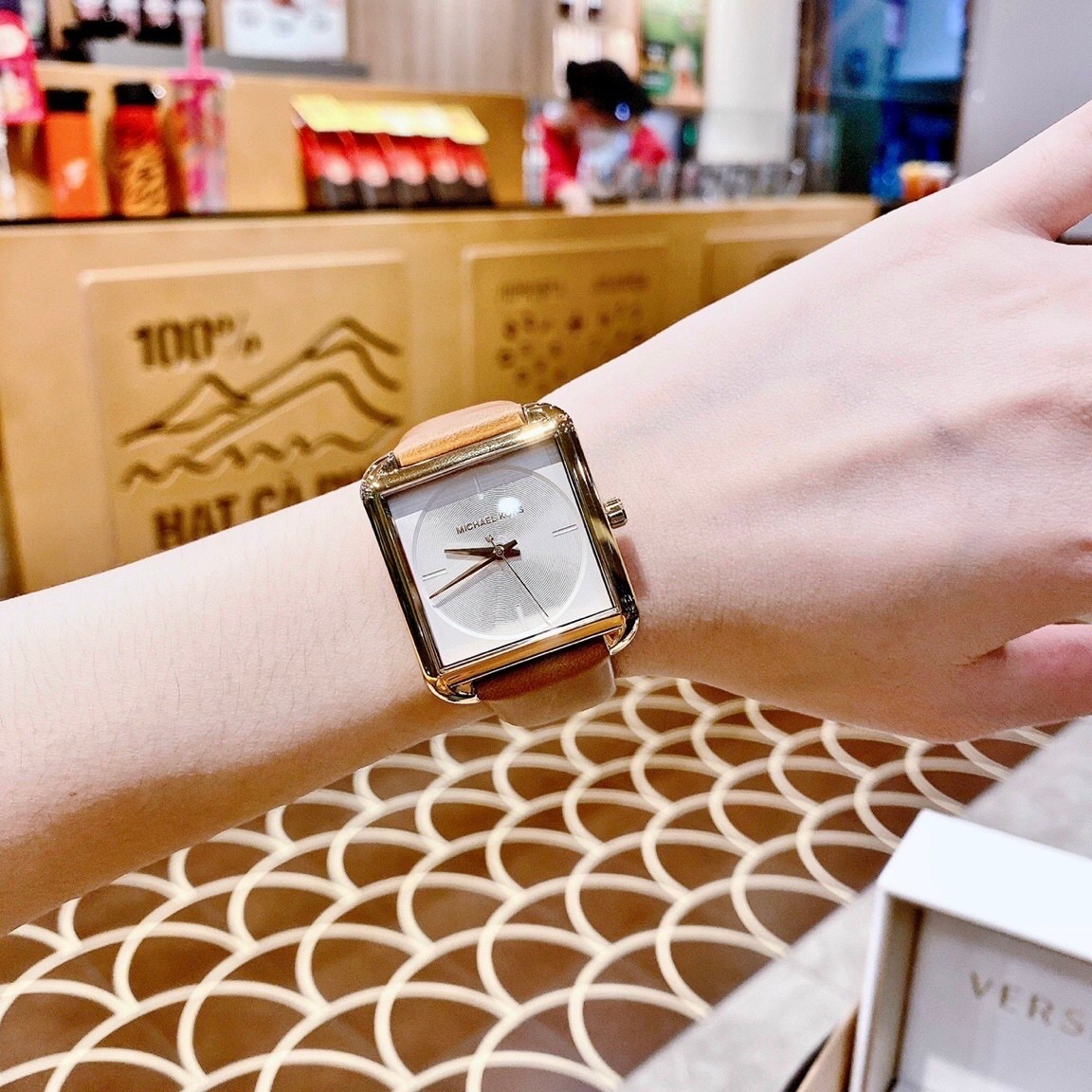 Đồng Hồ Michael Kors Lake |Nữ Giới |Mặt Vuông Trắng |Dây Da Nâu |Máy Pin (Quartz) |Size 33mm |donghogiatot.vn