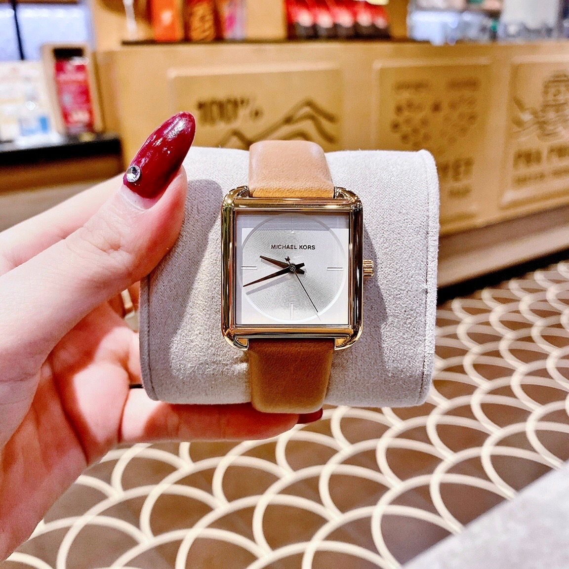 Đồng Hồ Michael Kors Lake |Nữ Giới |Mặt Vuông Trắng |Dây Da Nâu |Máy Pin (Quartz) |Size 33mm |donghogiatot.vn