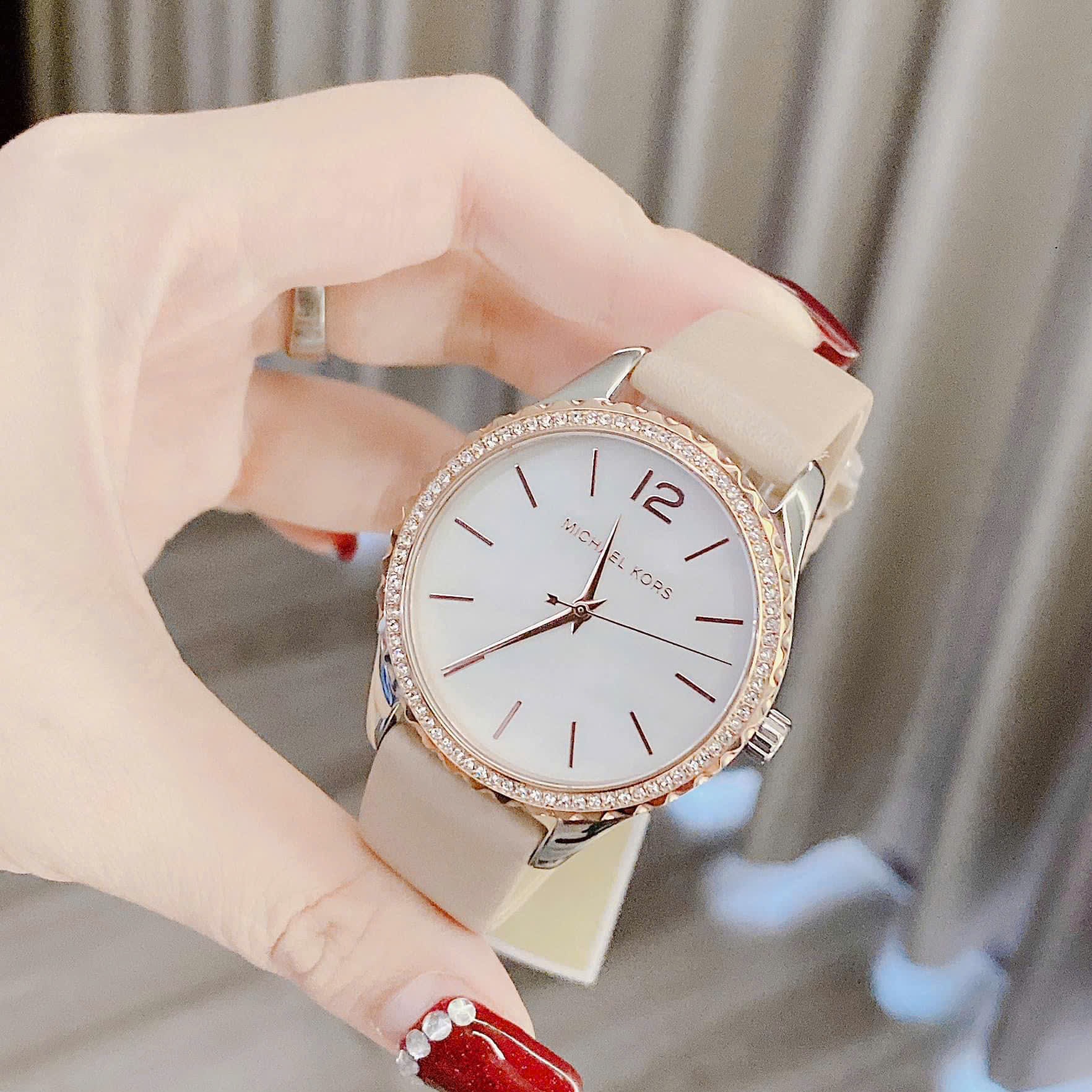 Đồng Hồ Michael Kors Layton |Nữ Giới |Đính Đá |Vàng Hồng |Dây Da Màu Nude |Máy Pin (Quartz) |Size 38mm |donghogiatot.vn