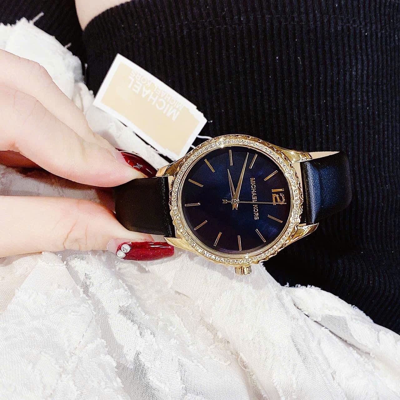 Đồng Hồ Michael Kors Layton |Nữ Giới |Mặt Khảm Trai Xanh |Dây Da Màu Đen |Máy Pin (Quartz) |Size 38mm |donghogiatot.vn