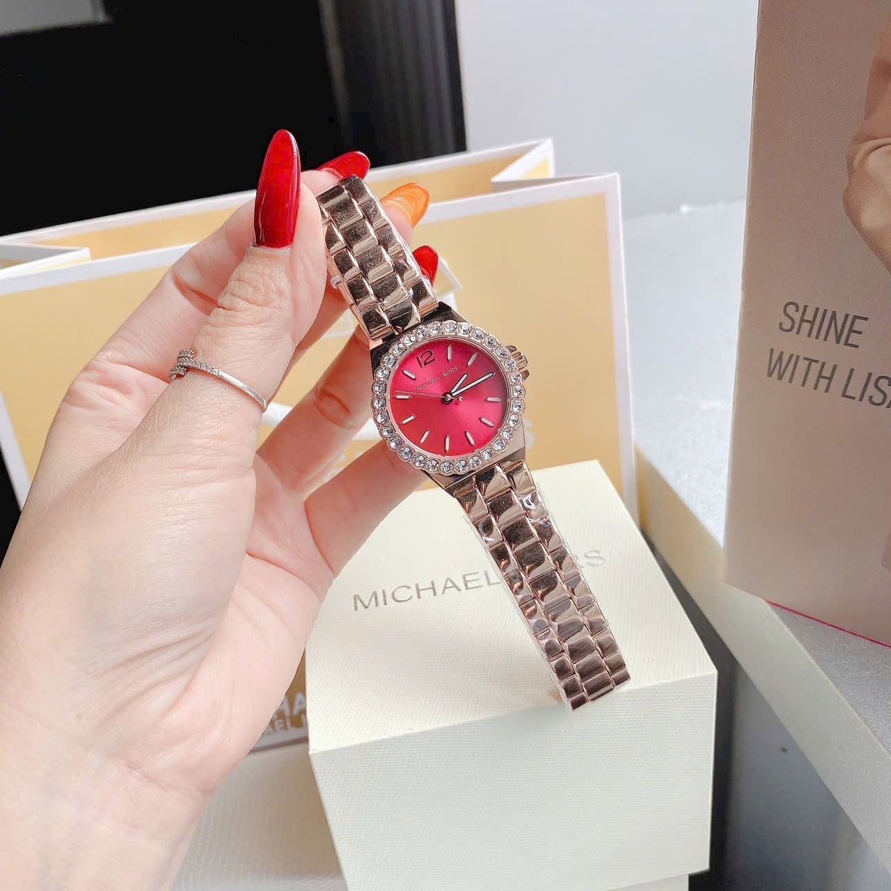 Đồng Hồ Michael Kors Lenox |Nữ Giới |Rose Gold |Mặt Đỏ |Dây Kim Loại |Máy Pin (Quartz) |Size 30mm |donghogiatot.vn