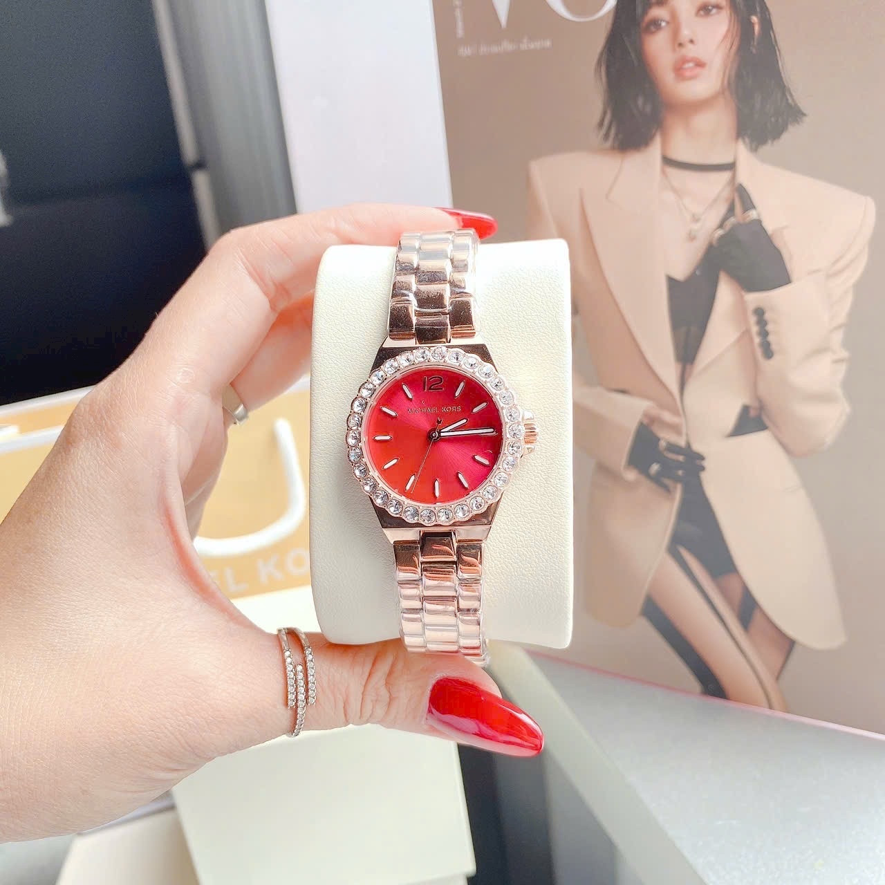 Đồng Hồ Michael Kors Lenox |Nữ Giới |Rose Gold |Mặt Đỏ |Dây Kim Loại |Máy Pin (Quartz) |Size 30mm |donghogiatot.vn