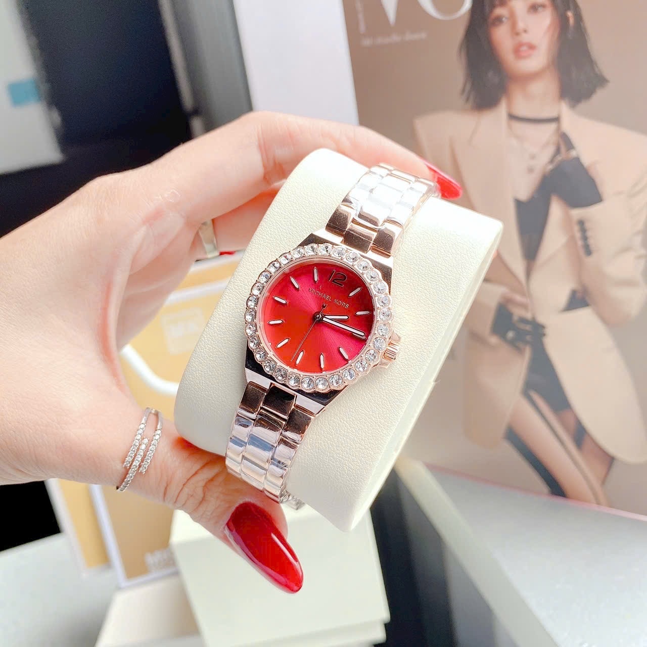 Đồng Hồ Michael Kors Lenox |Nữ Giới |Rose Gold |Mặt Đỏ |Dây Kim Loại |Máy Pin (Quartz) |Size 30mm |donghogiatot.vn
