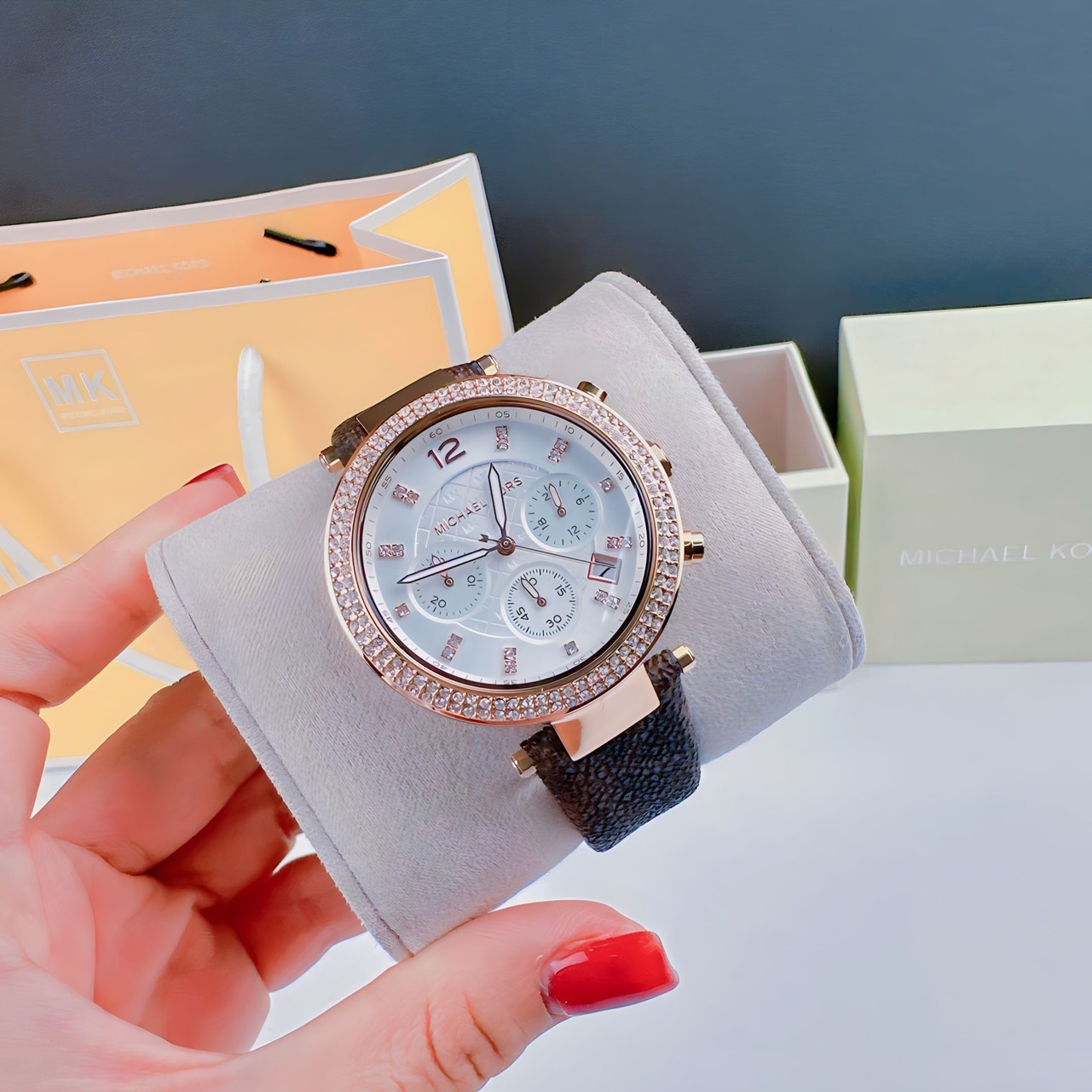 Đồng Hồ Michael Kors Parker Chronograph |Nữ Giới |Rose Gold |Dây Da Nâu |Máy Pin (Quartz) |Size 39mm |donghogiatot.vn