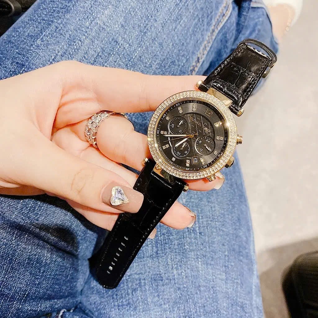 Đồng Hồ Micheal Kors Parker |Nữ Giới |Đính Đá Vàng Gold |Dây Da Màu Đen |Máy Pin (Quartz) |Size 39mm |donghogiatot.vn