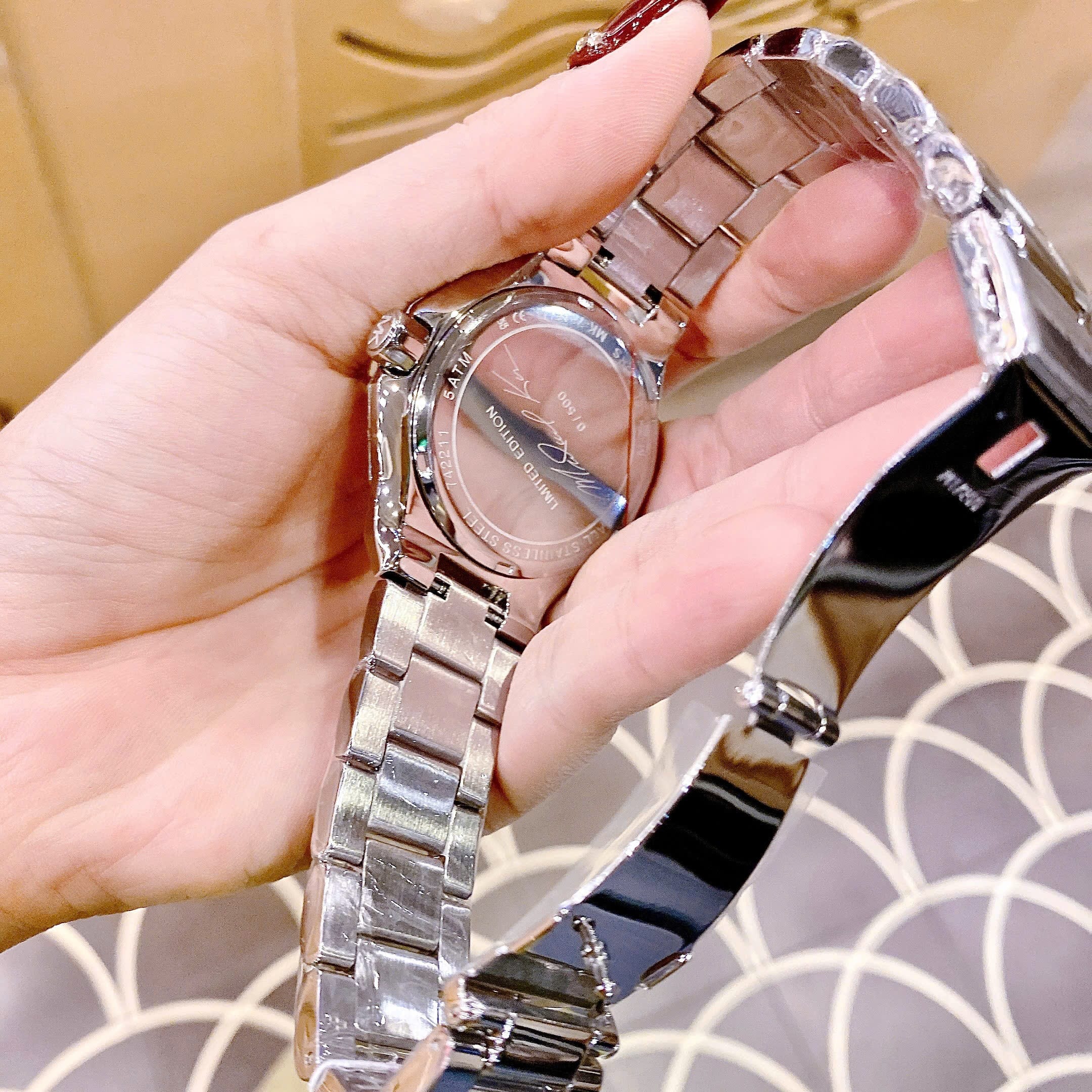 Đồng Hồ Michael Kors Raquel Limited Edition |Unisex |Đính Đá |7 Màu |Dây Kim Loại |Máy Pin (Quartz) |Size 41mm |donghogiatot.vn