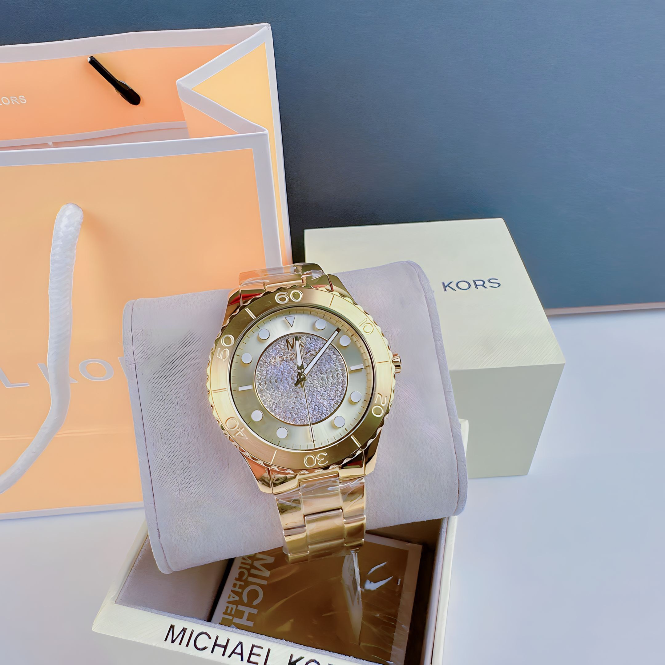 Đồng Hồ Michael Kors Runway |Nữ Giới |Mặt Đính Đá |Dây Kim Loại Vàng Gold |Máy Pin (Quartz) |Size 40mm |donghogiatot.vn