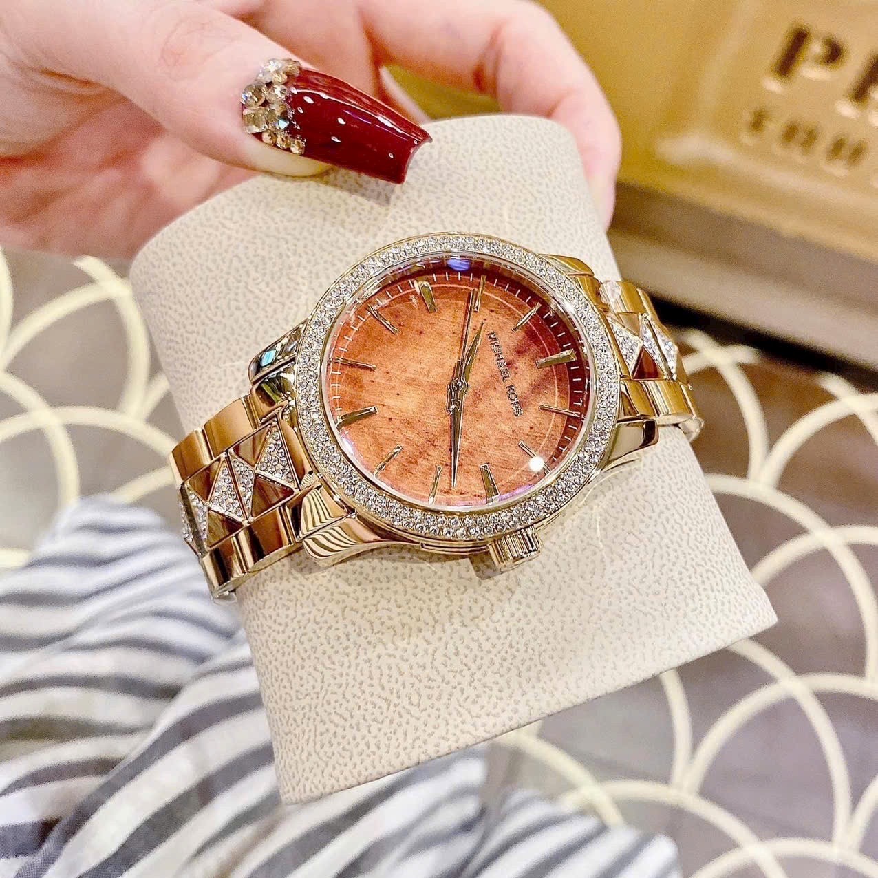 Đồng Hồ Michael Kors Runway |Nữ Giới |Mặt Nâu |Dây Kim Loại Vàng Gold |Máy Pin (Quartz) |Size 38mm |donghogiatot.vn